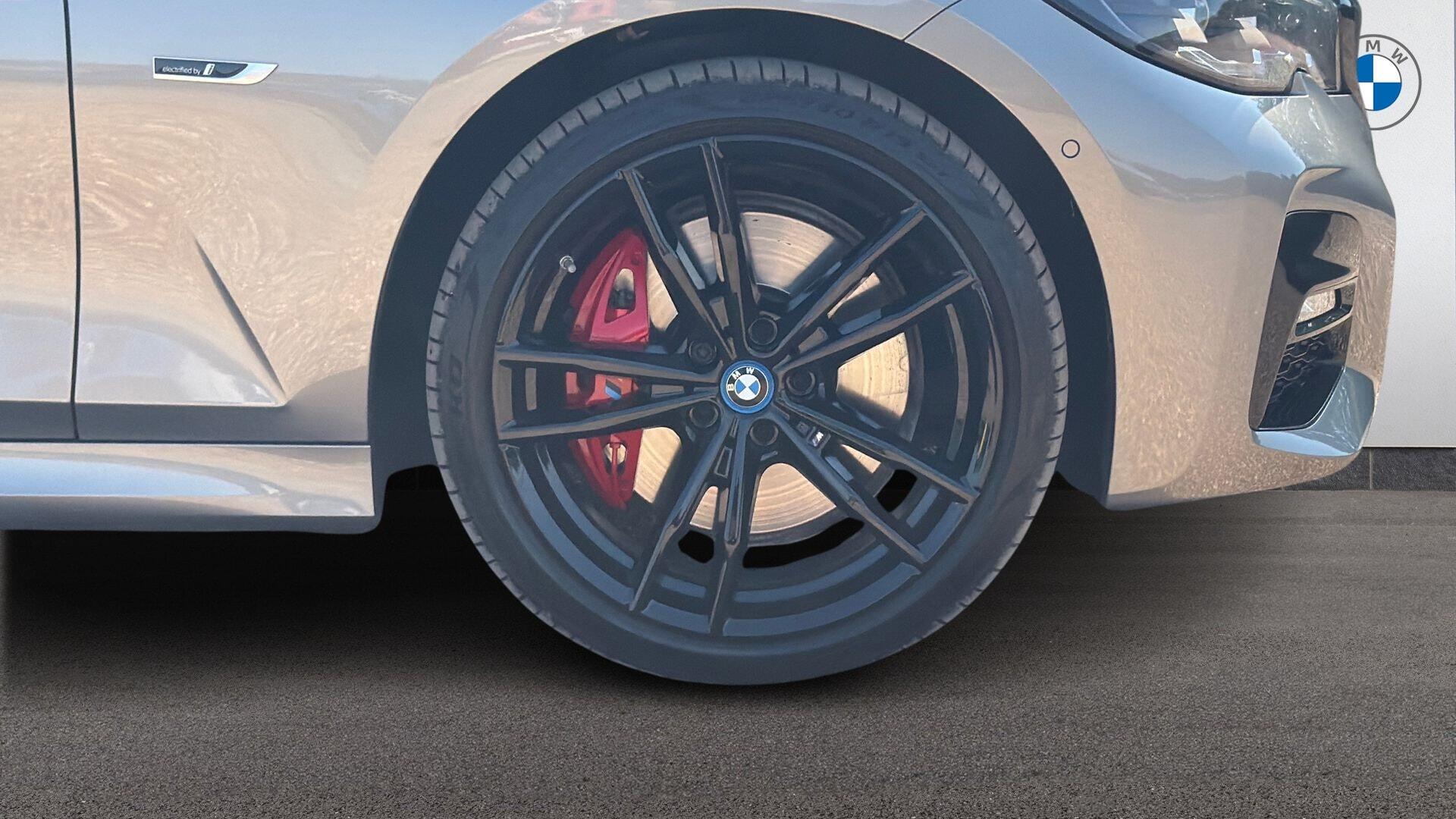 BMW 3 Series view 14