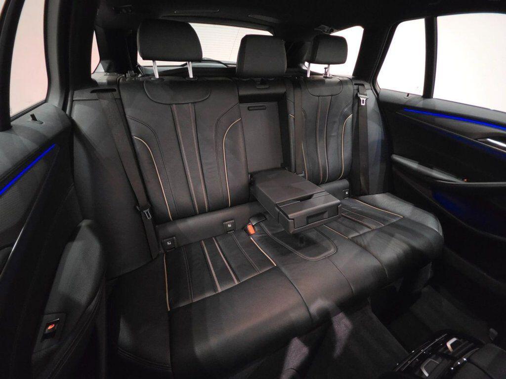 BMW 5 Series view 21