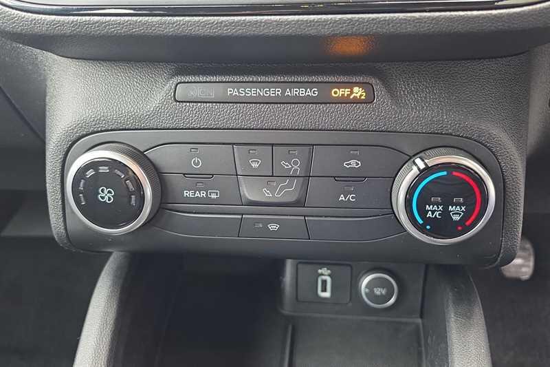 Ford Focus view 15