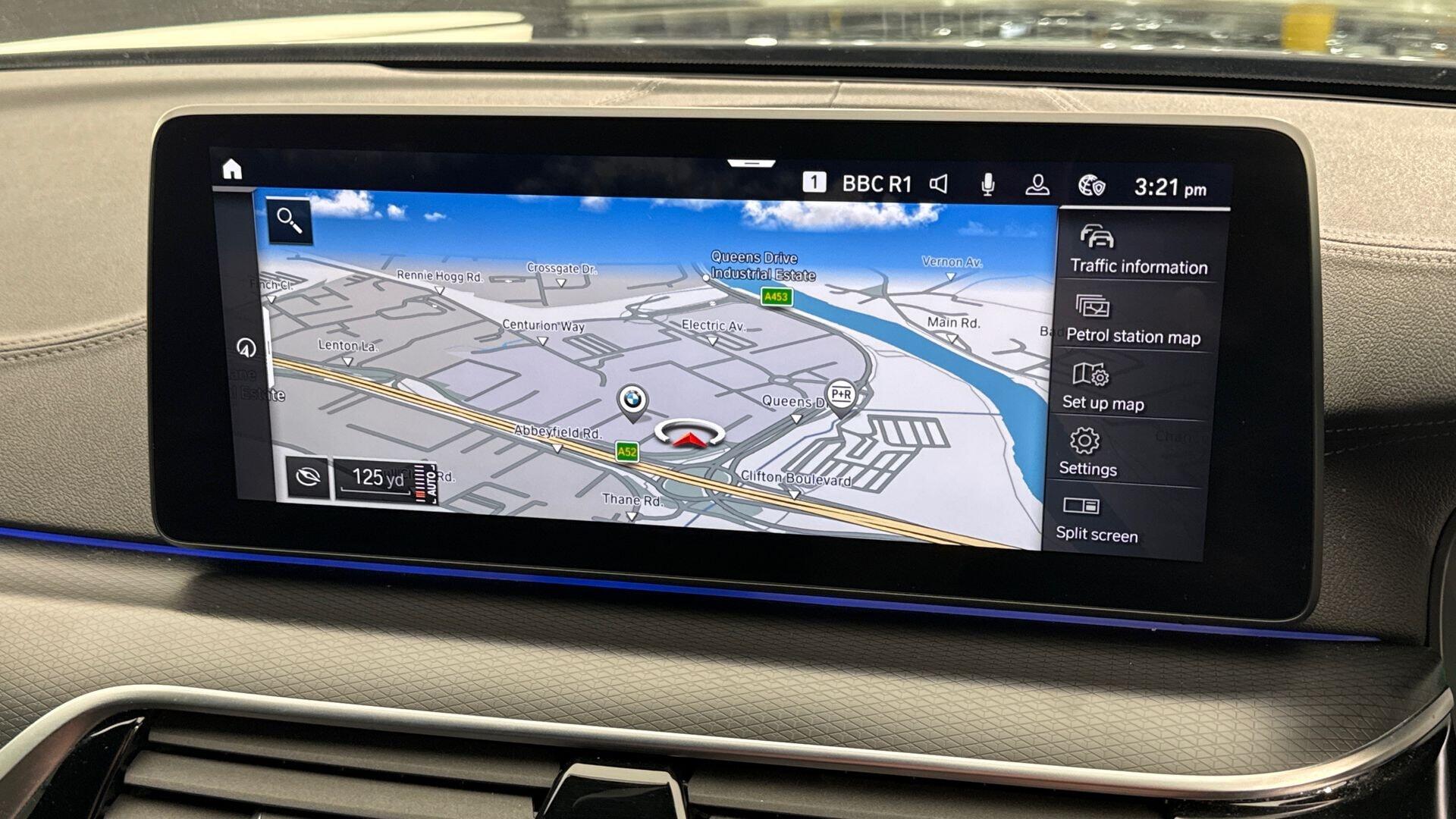 BMW 5 Series view 25