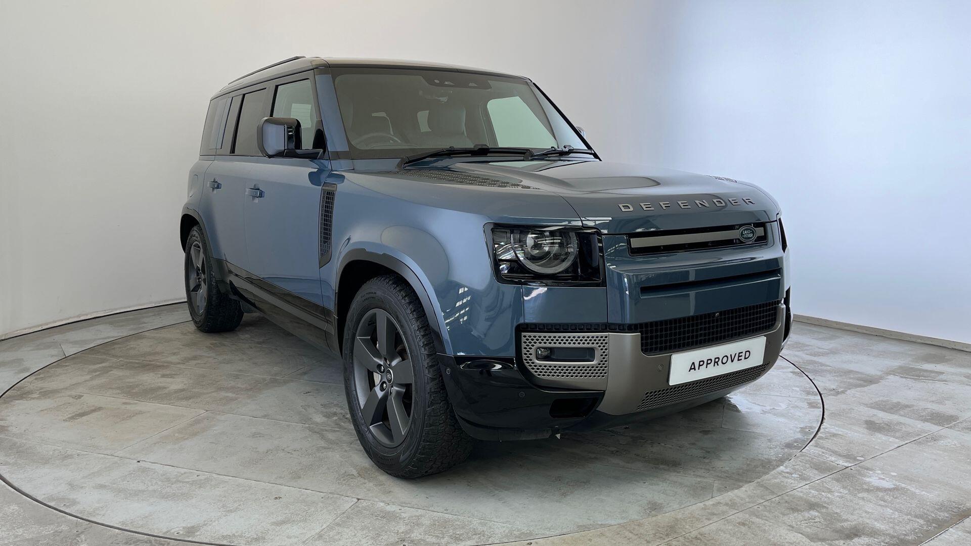 Land Rover Defender view 32