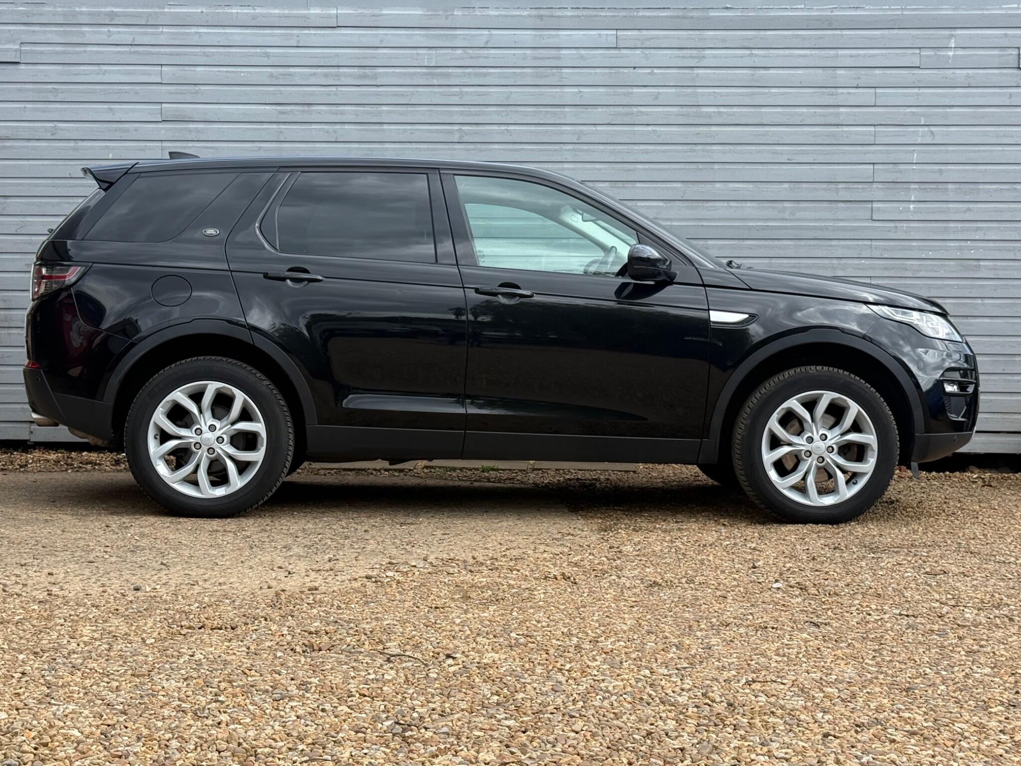 Land Rover Discovery Sport view 10