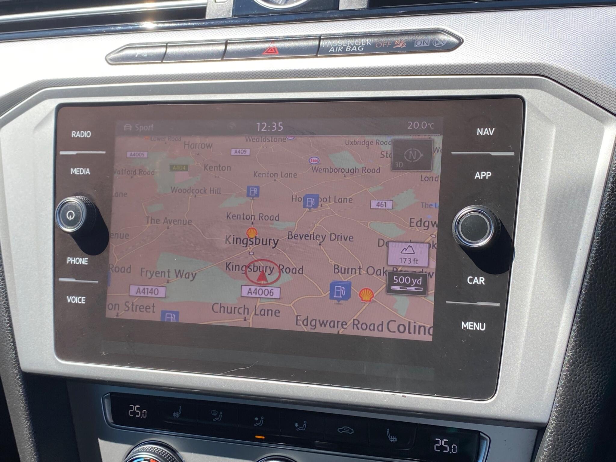 Volkswagen Passat view 20