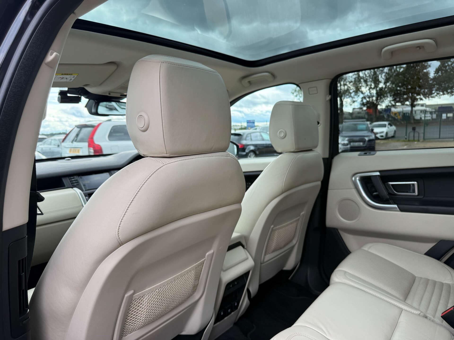 Land Rover Discovery Sport view 77