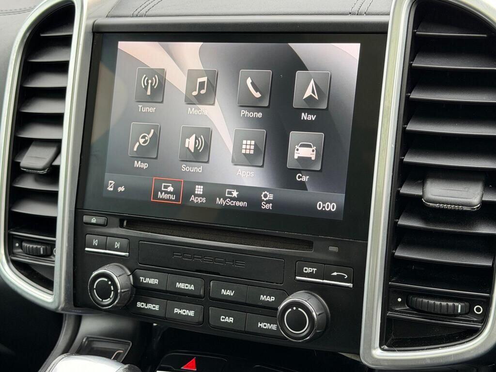 Porsche Cayenne view 31