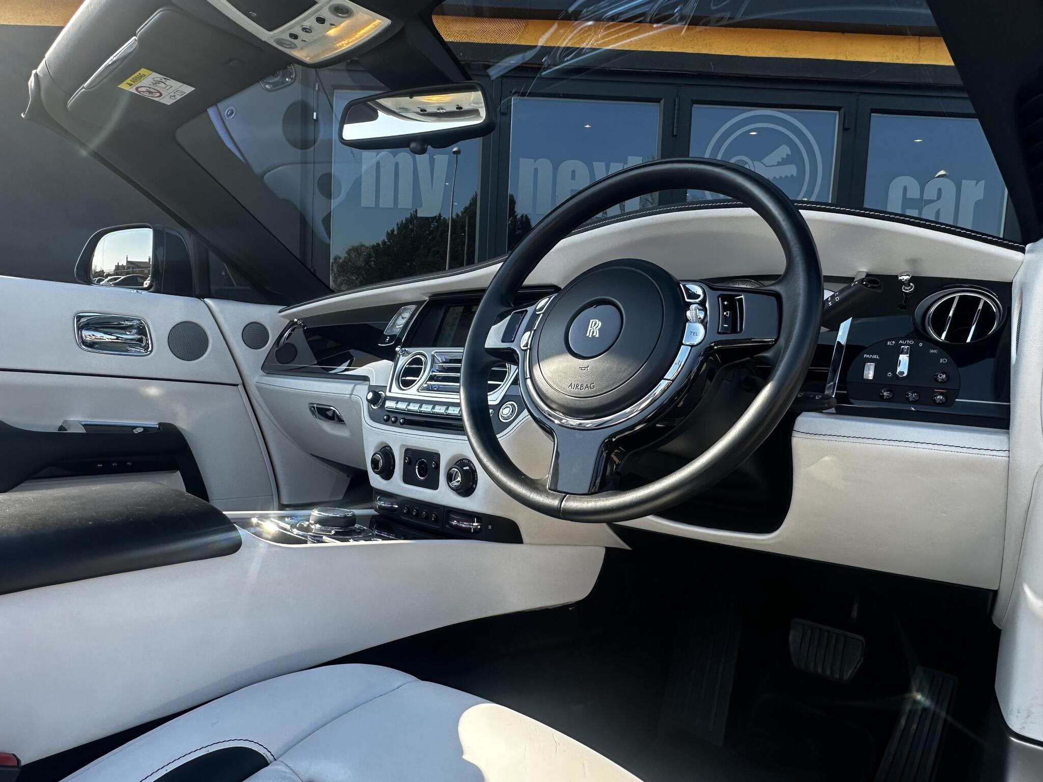 Rolls-Royce Dawn view 17