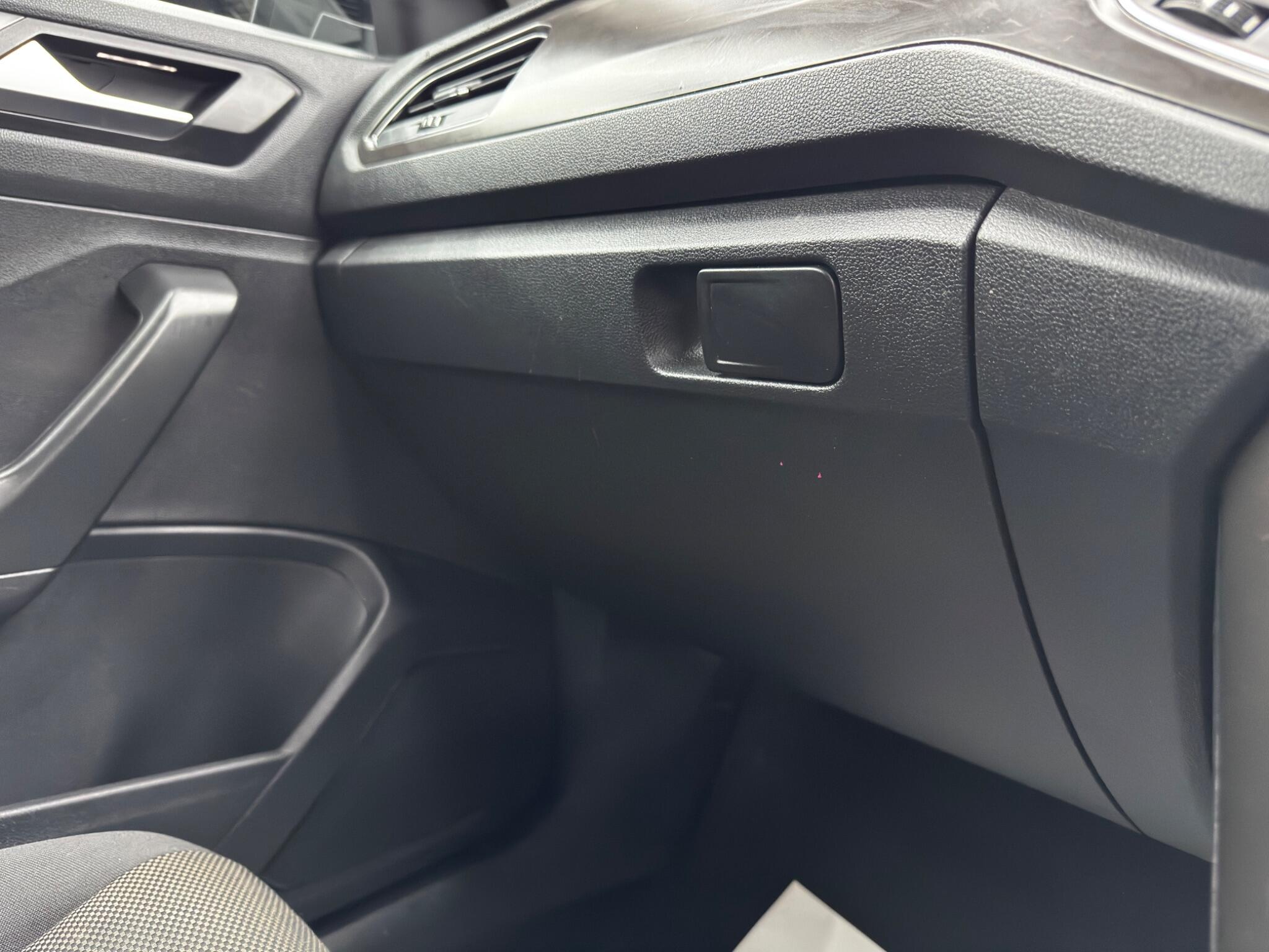 Volkswagen T-Roc view 34