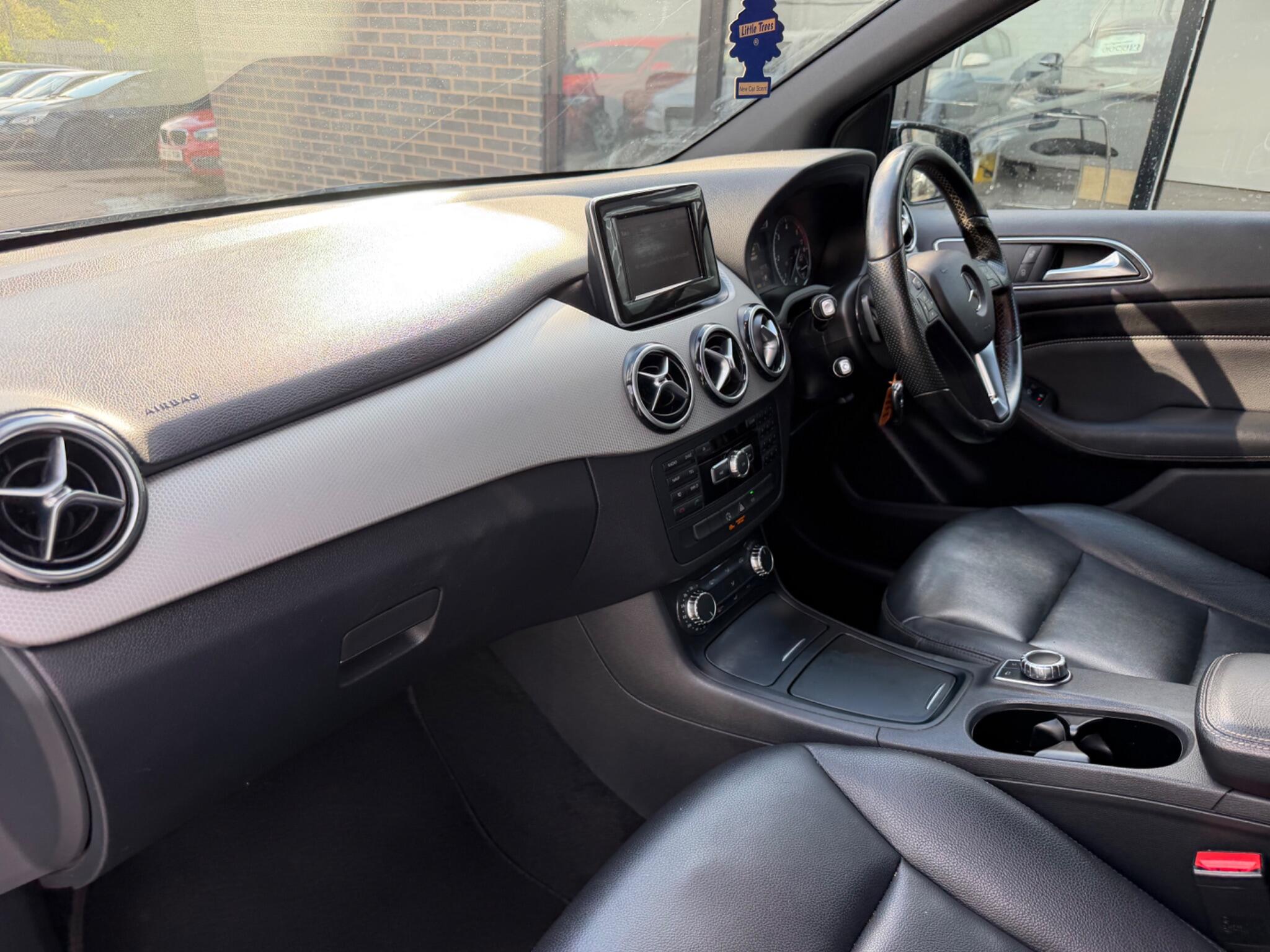 Mercedes-Benz B-Class view 16