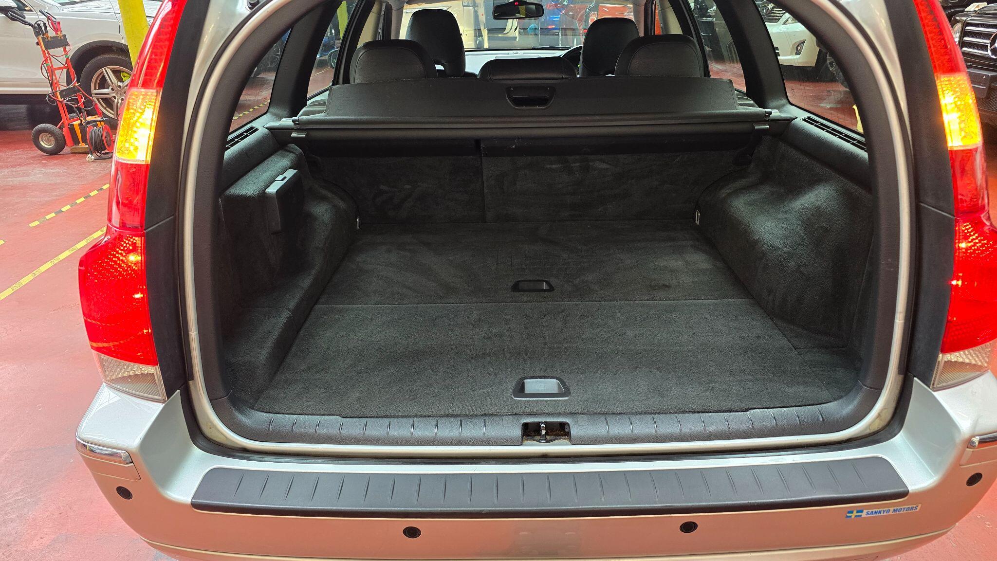 Volvo V70 view 13