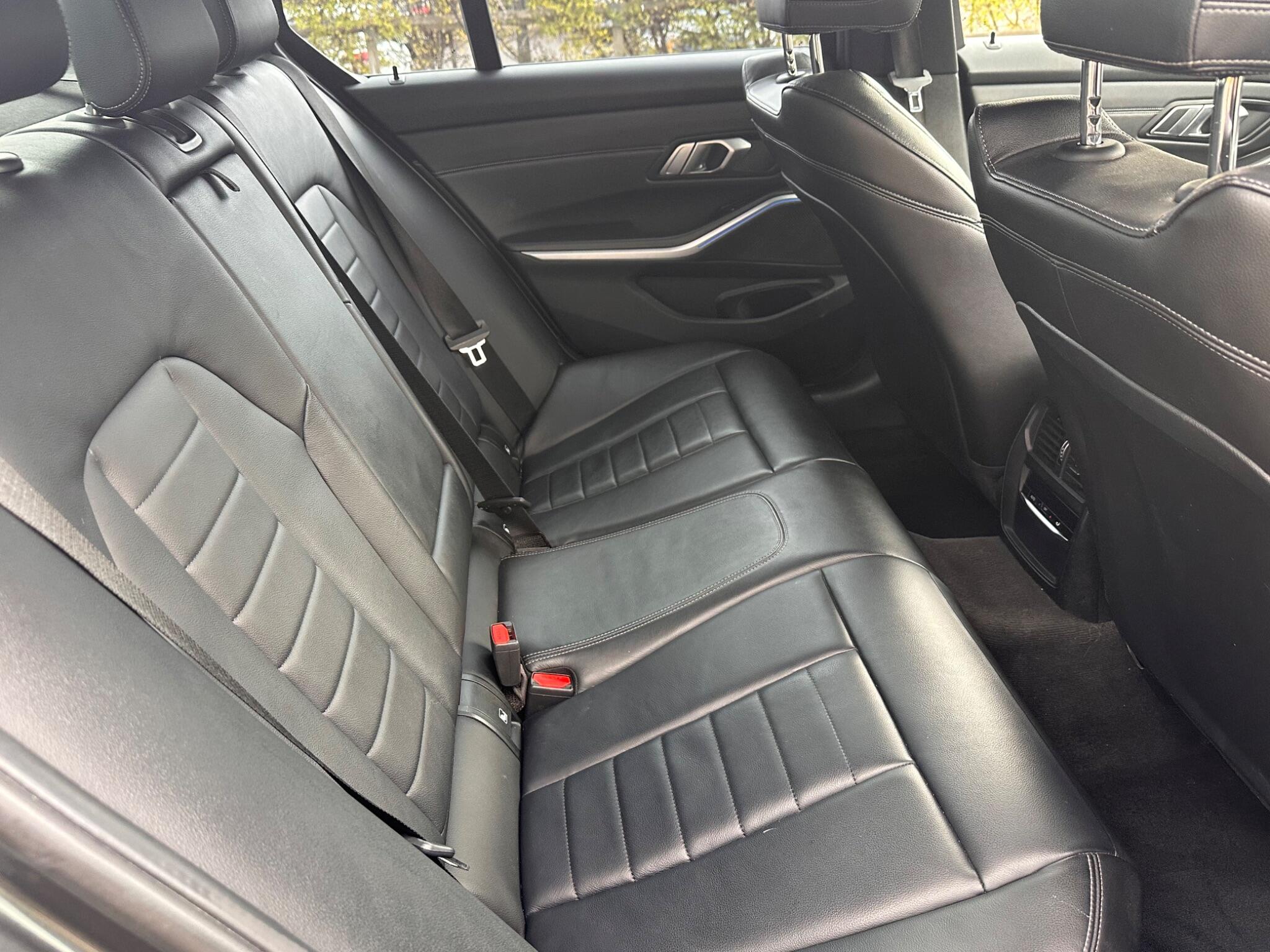 BMW 3 Series view 19