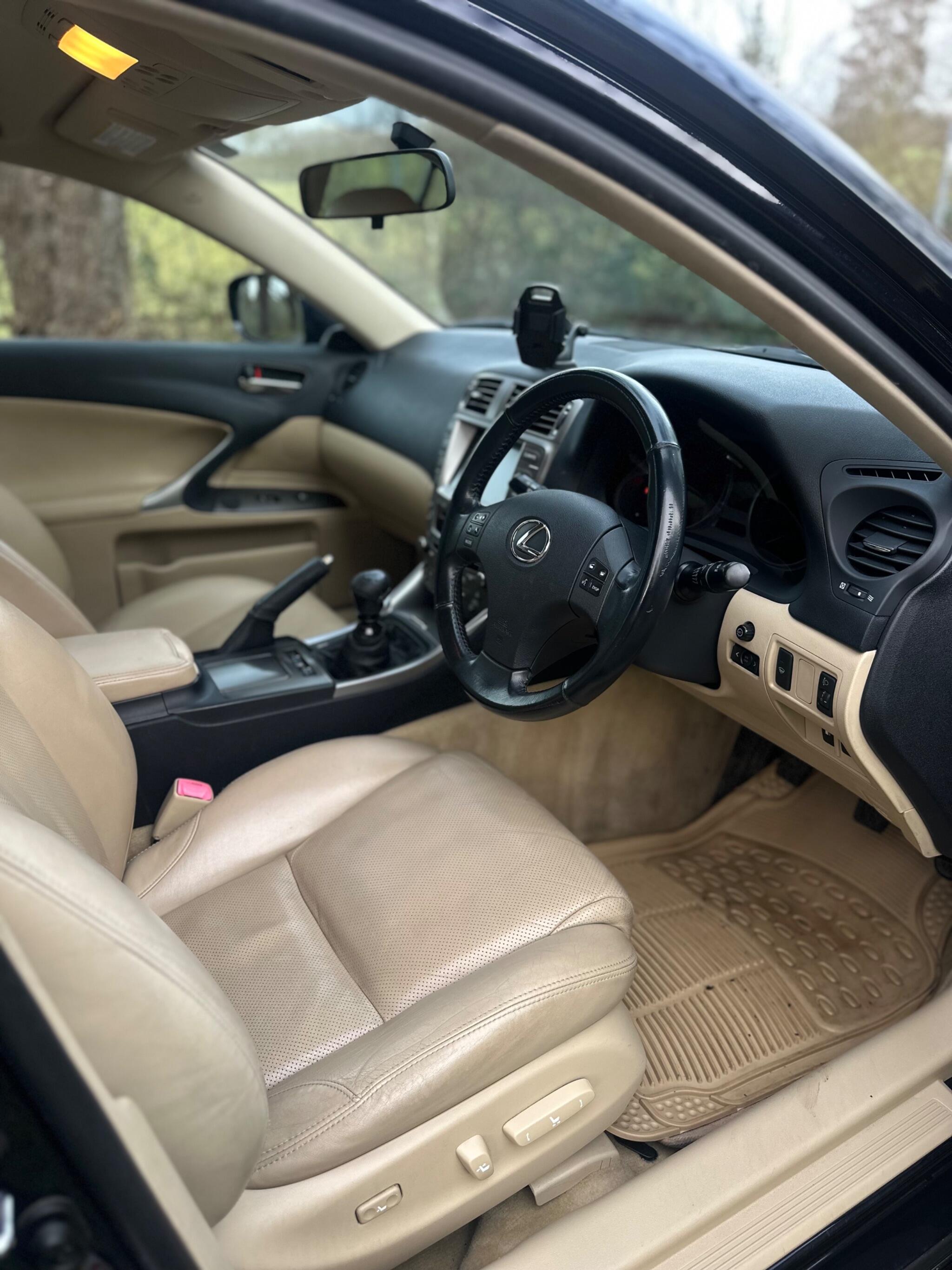 2008 Lexus IS image 21
