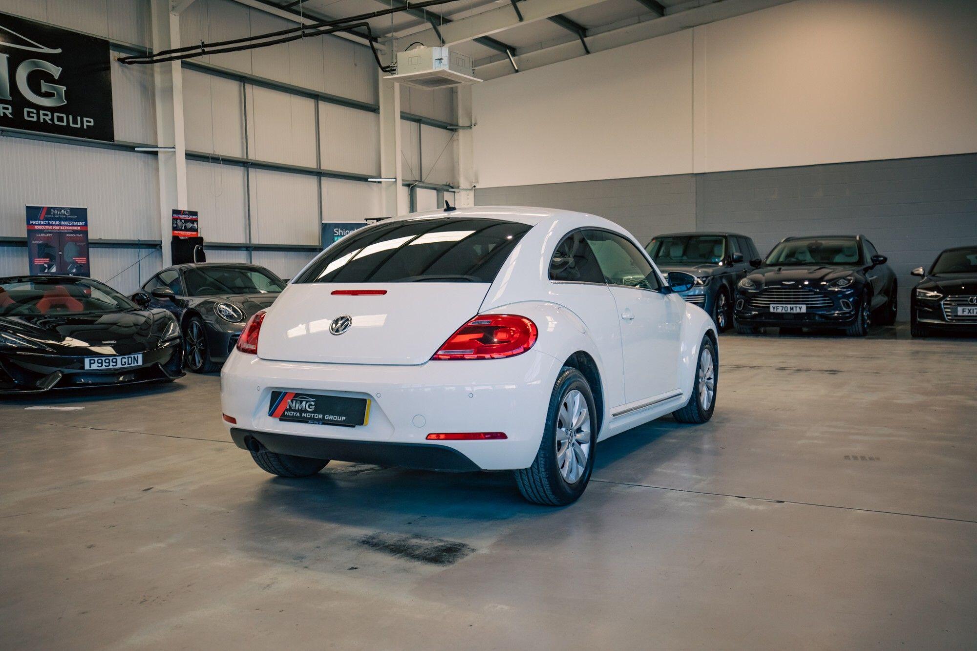 Volkswagen Beetle view 24