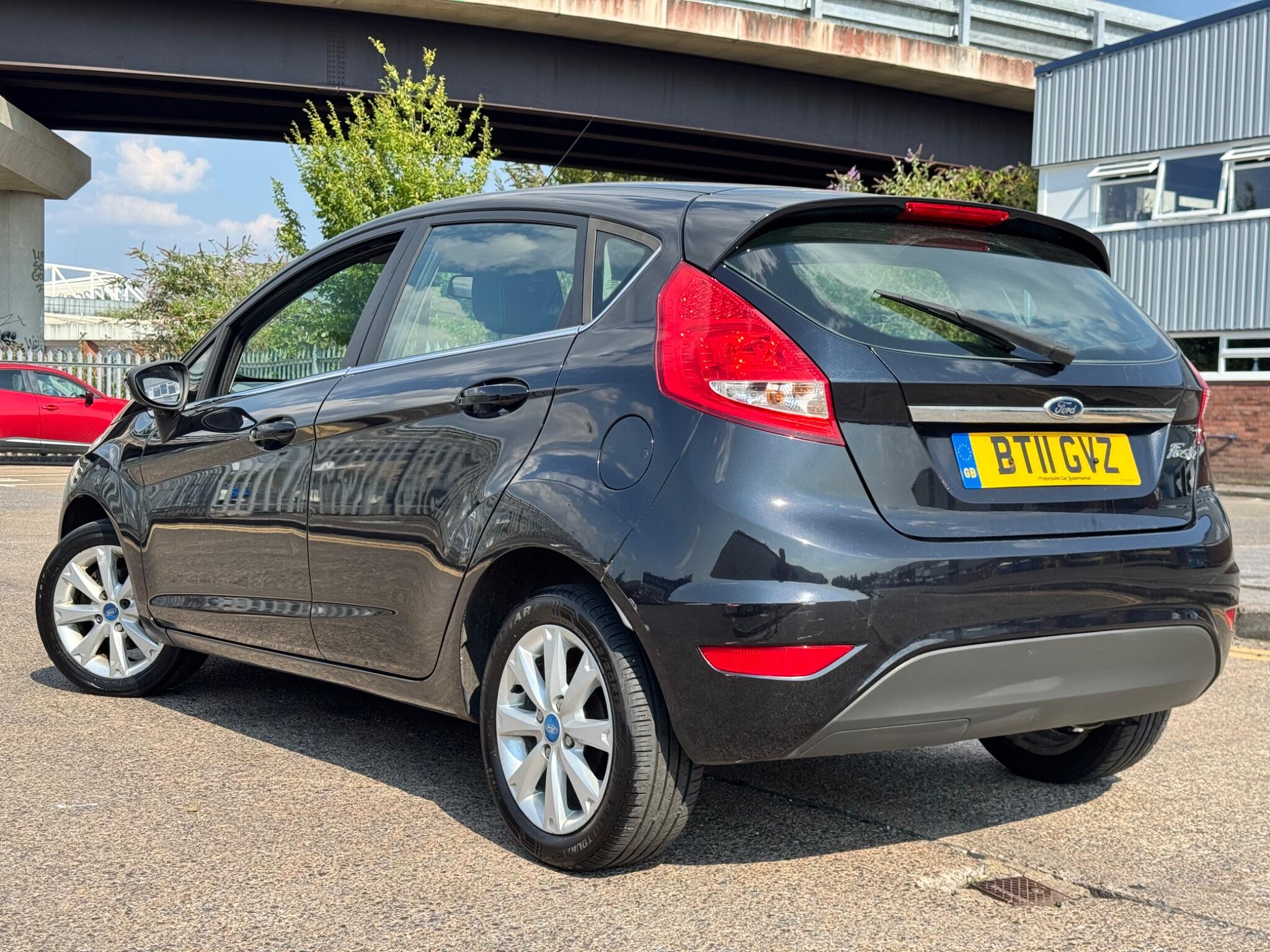 Ford Fiesta view 9