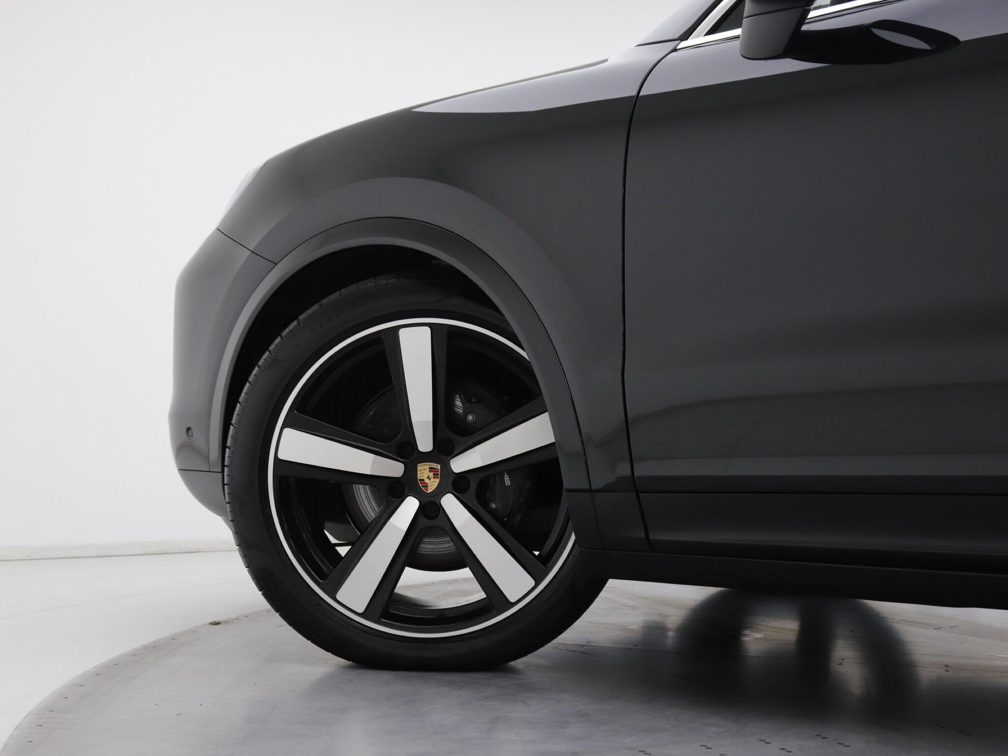 Porsche Cayenne view 38