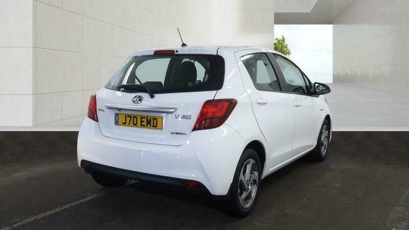 Toyota Yaris view 4