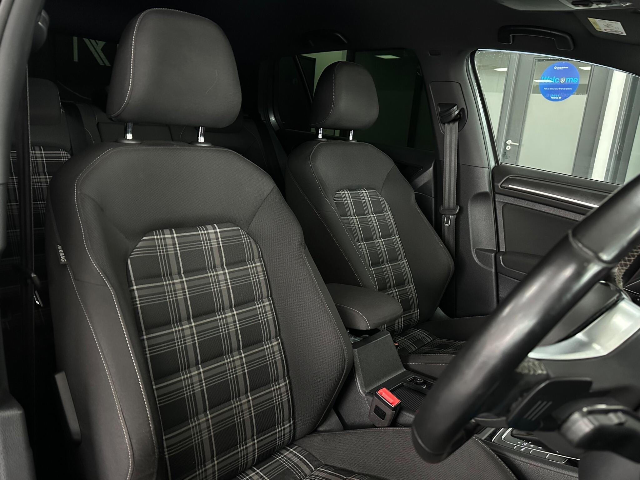 Volkswagen Golf view 23