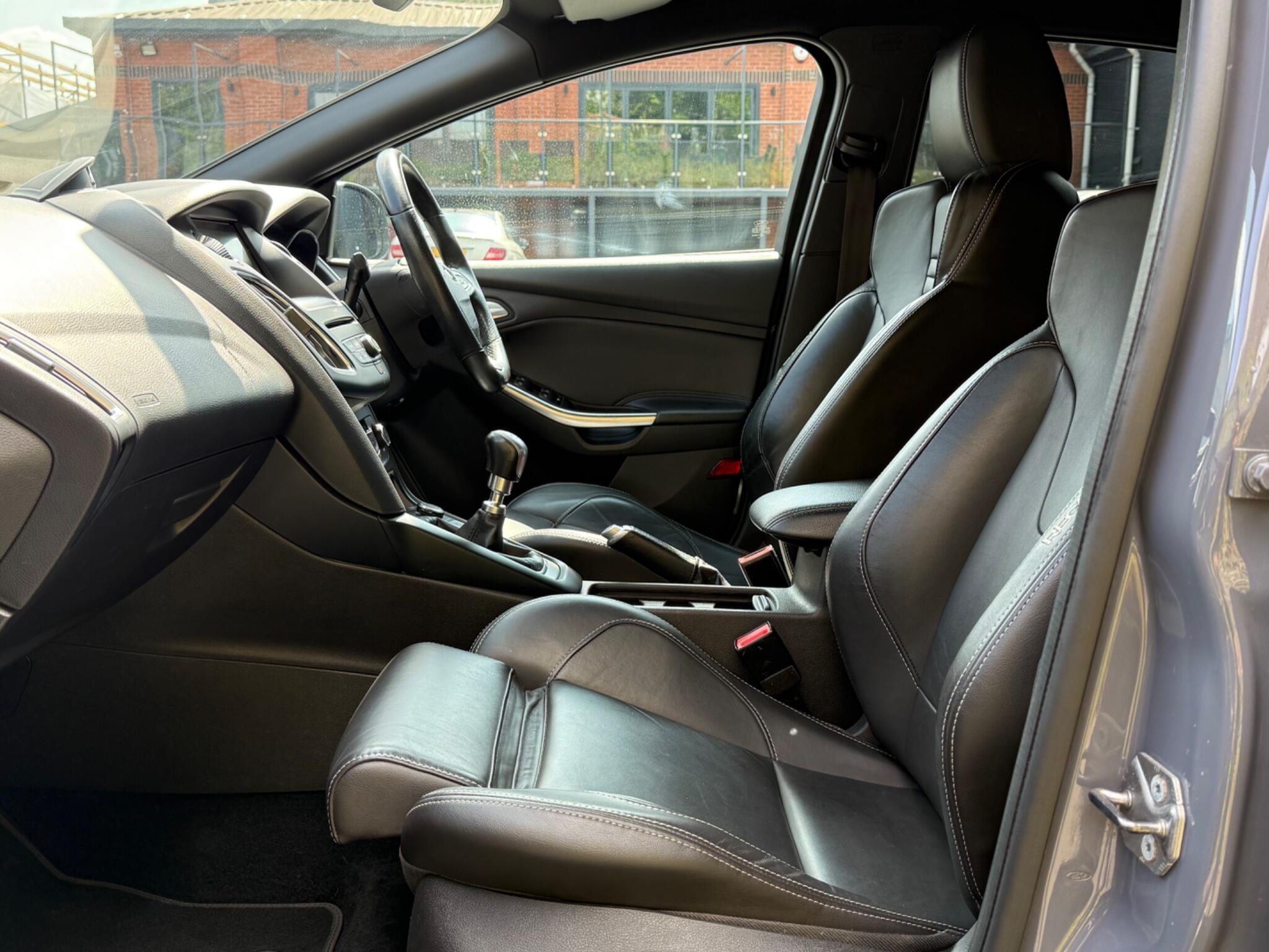 Ford Focus view 25