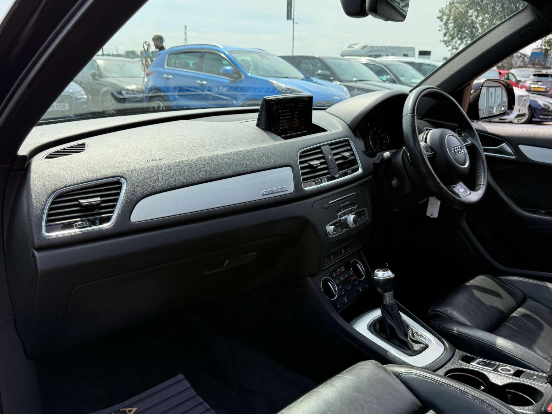 Audi Q3 view 72