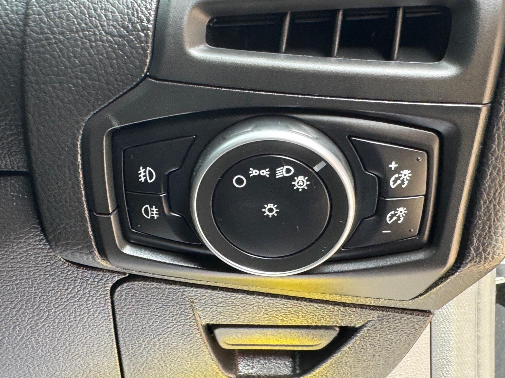 Ford Focus view 18
