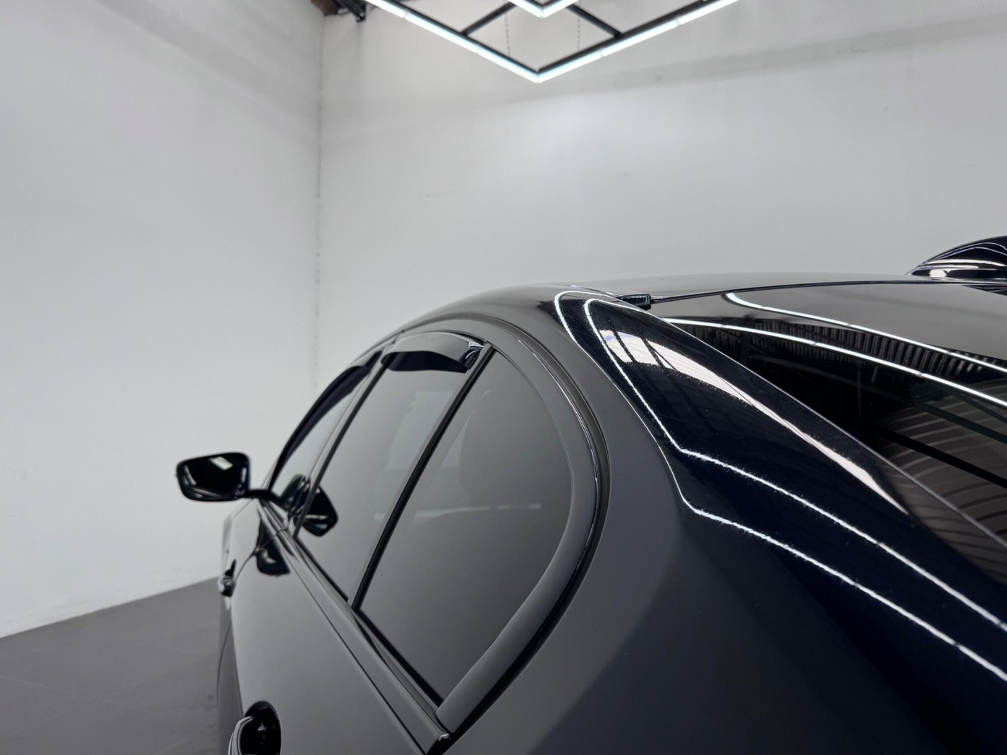 BMW 5 Series view 14