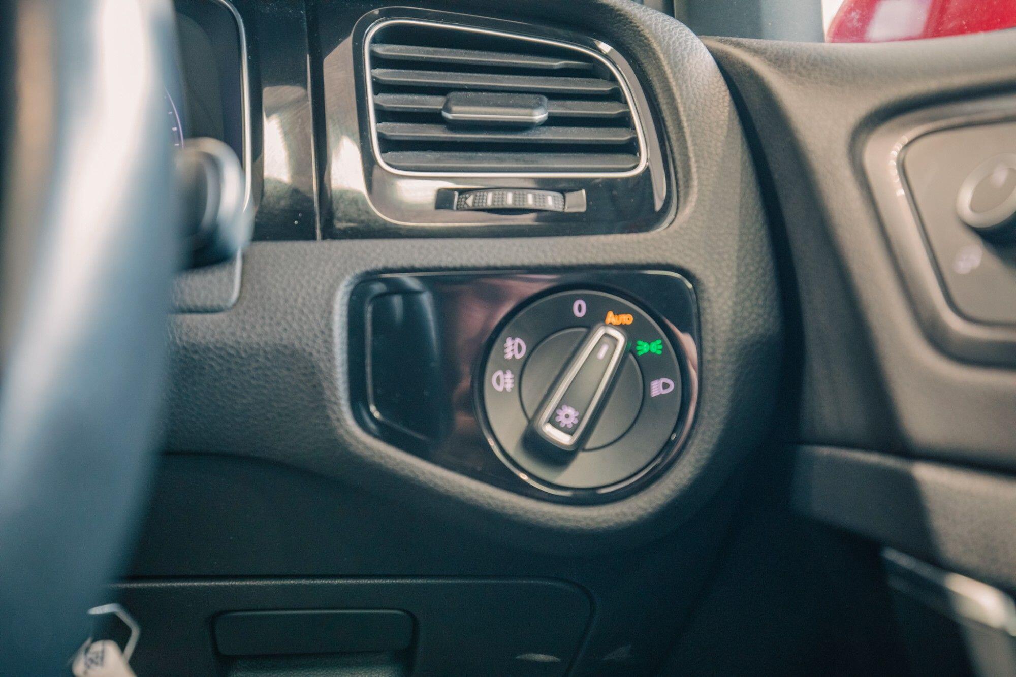 Volkswagen Golf view 11