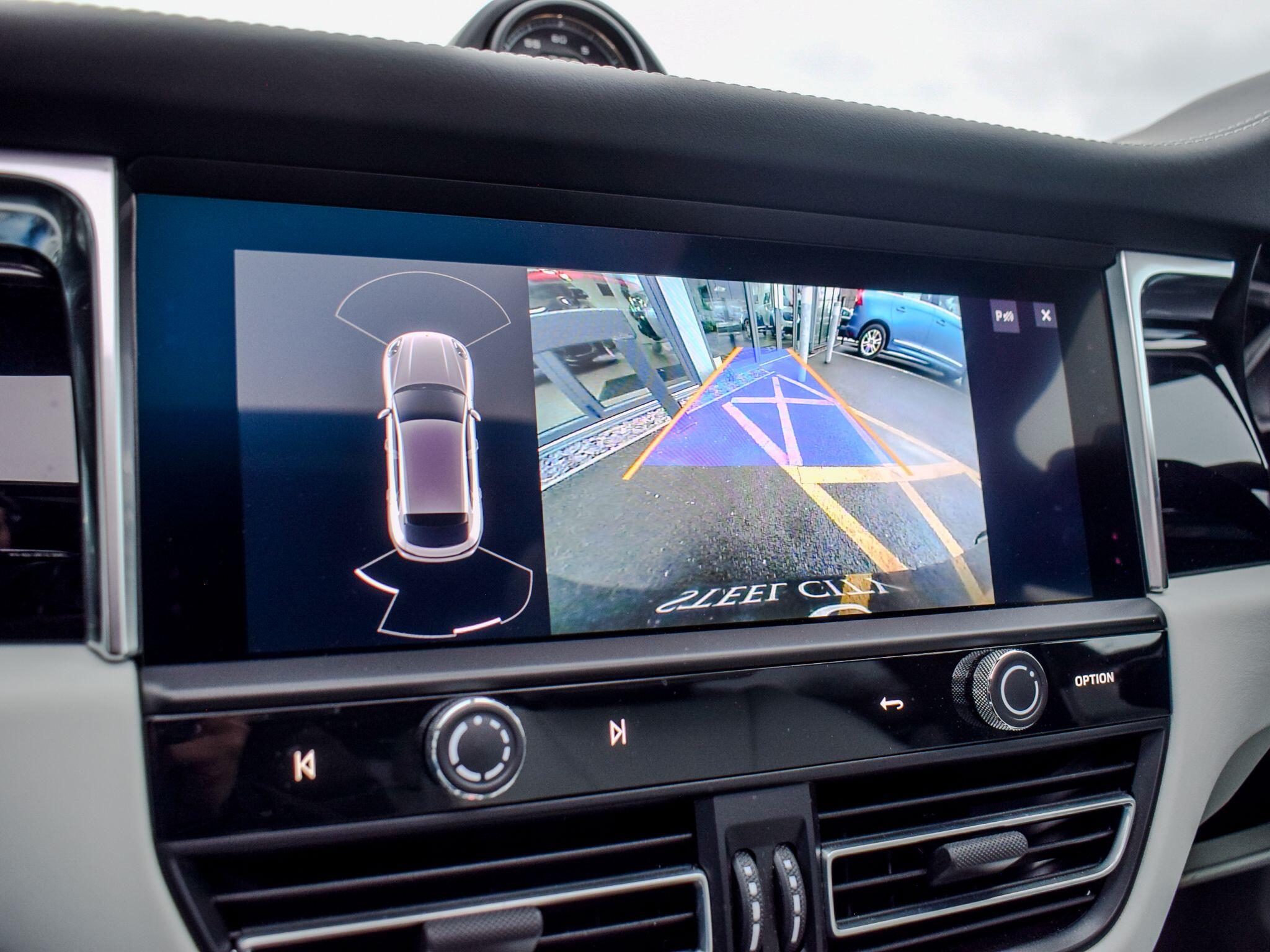 Porsche Macan view 30