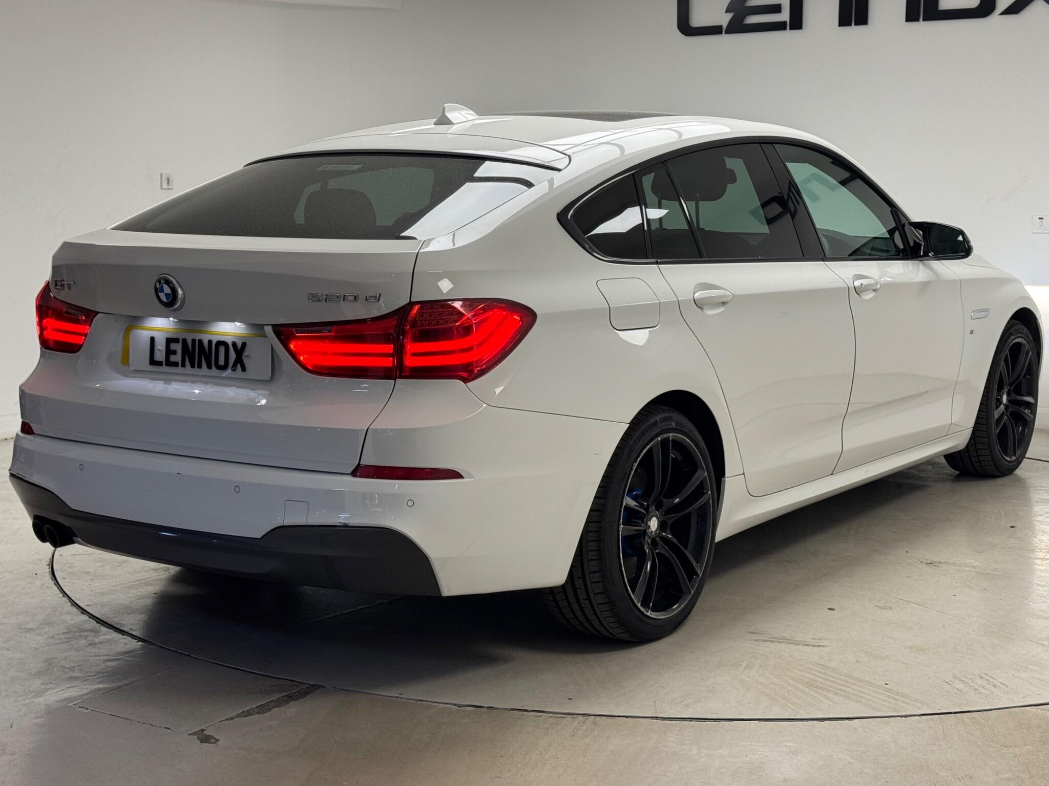 BMW 5 Series view 6