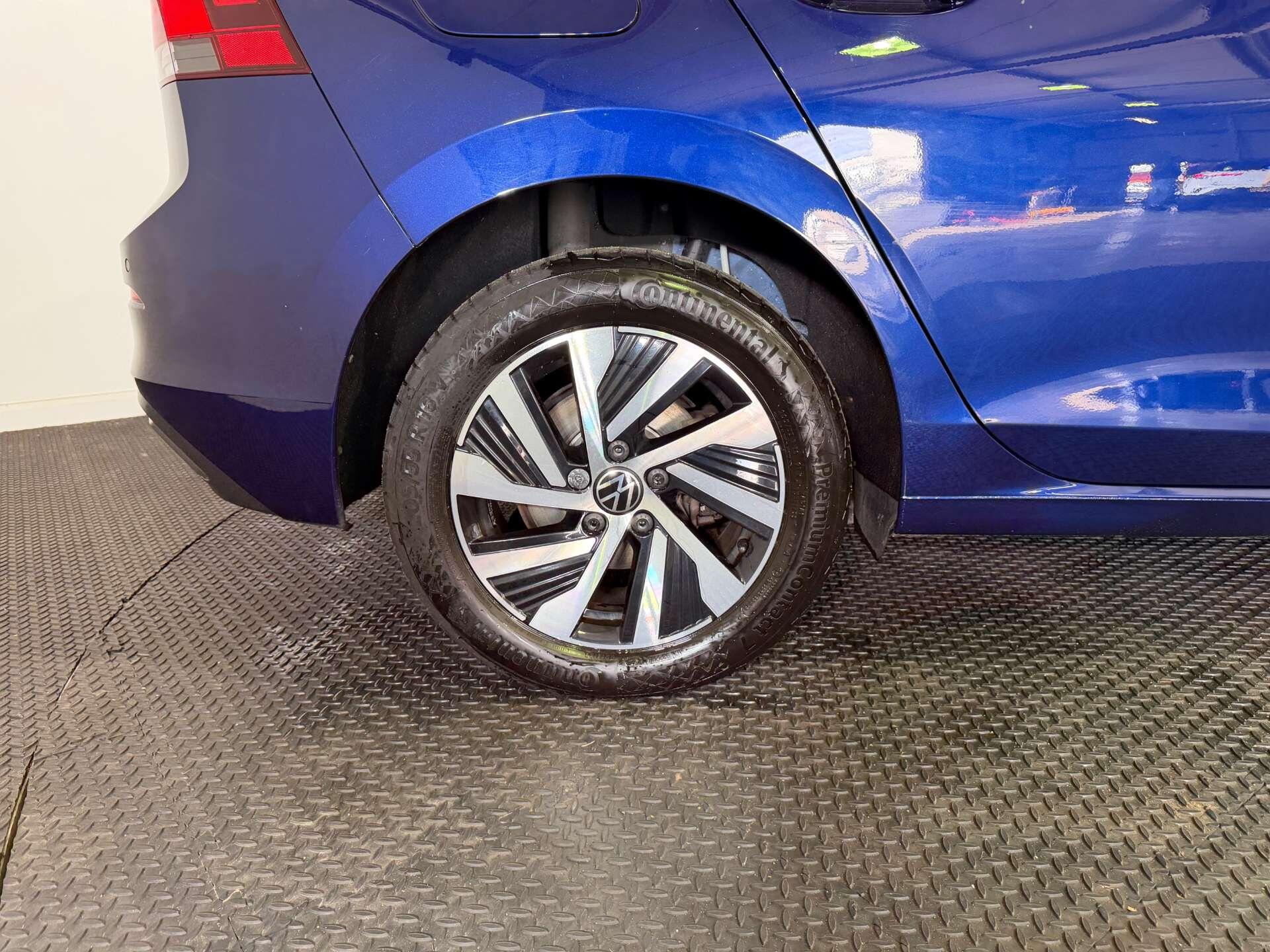 Volkswagen Golf view 70