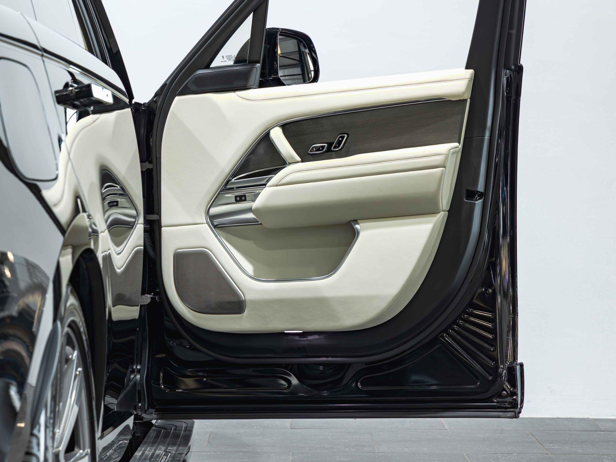 Land Rover Range Rover view 27