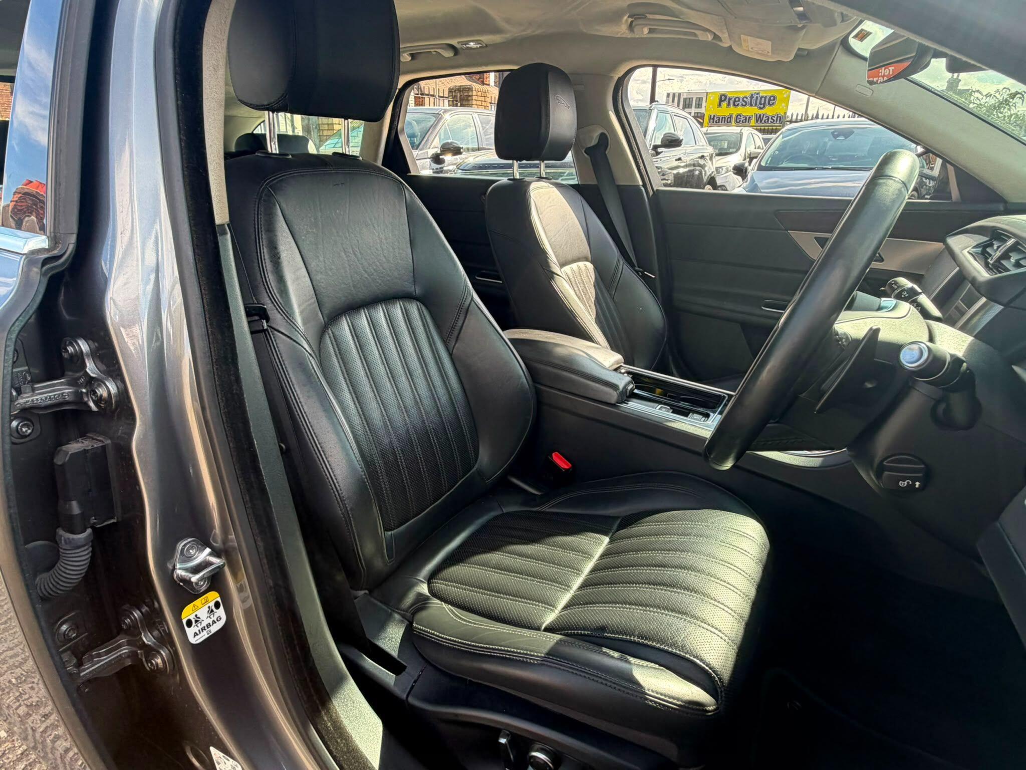 Jaguar XF view 11