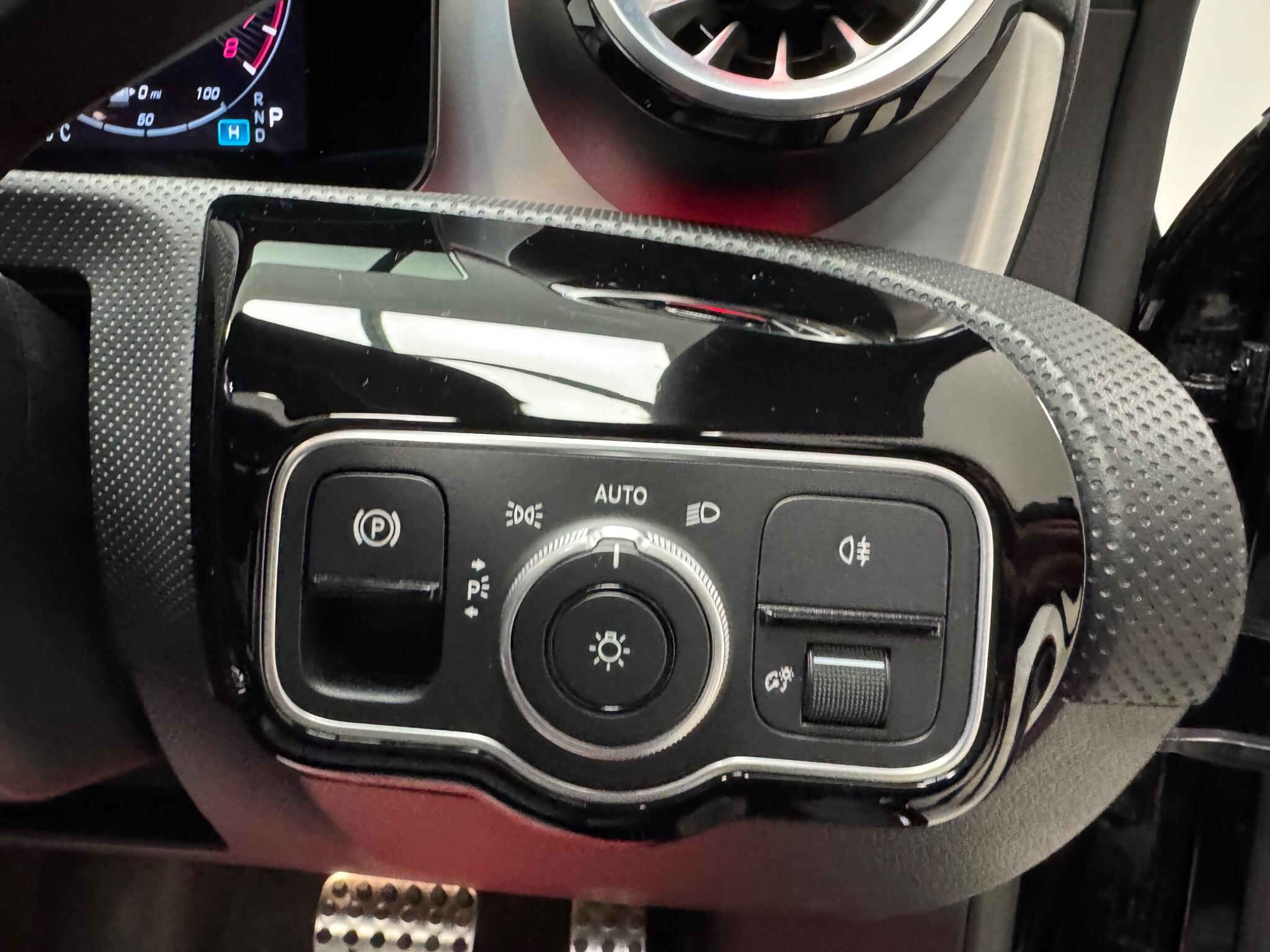 Mercedes-Benz CLA view 14