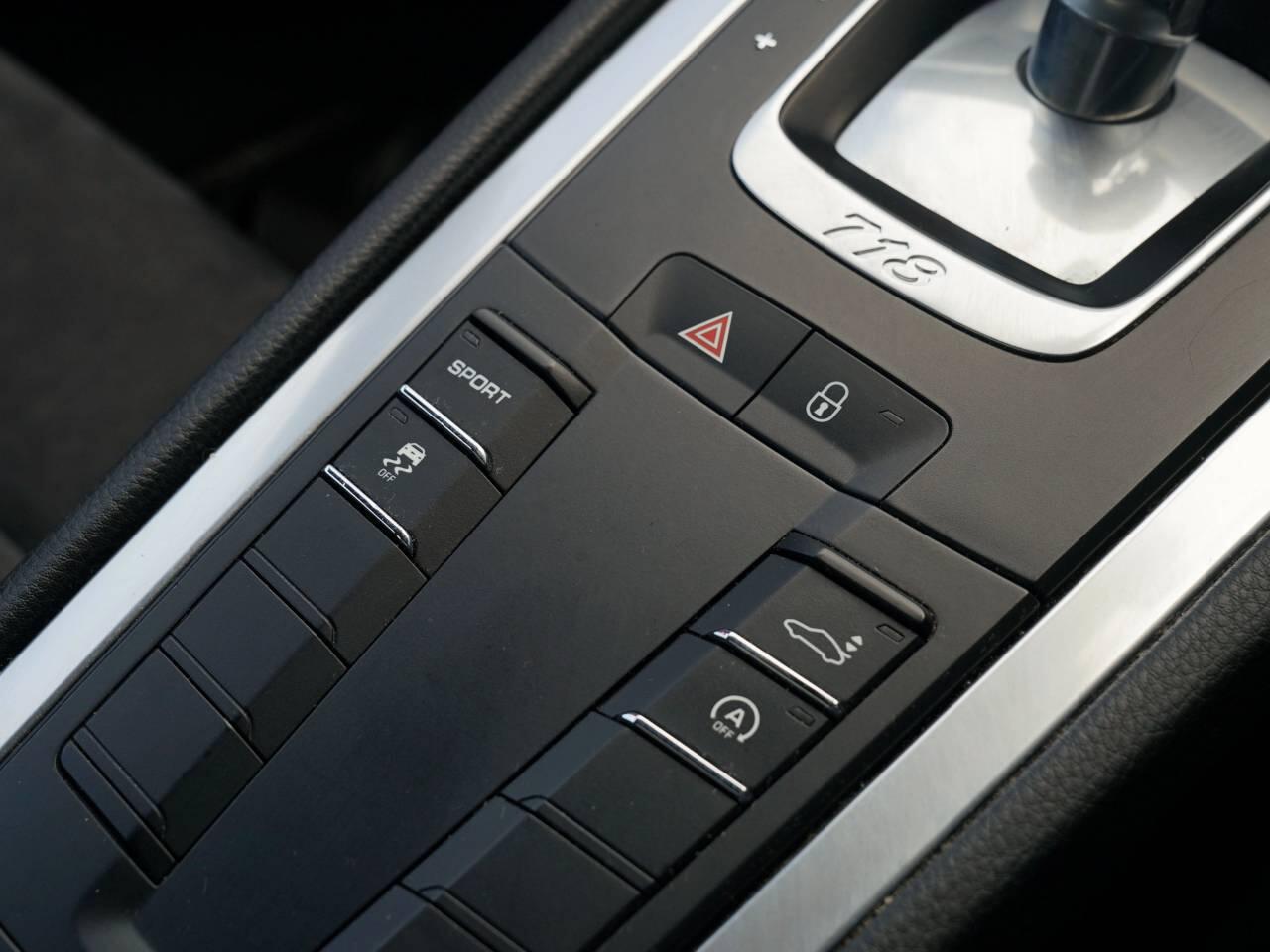 Porsche Cayman view 13