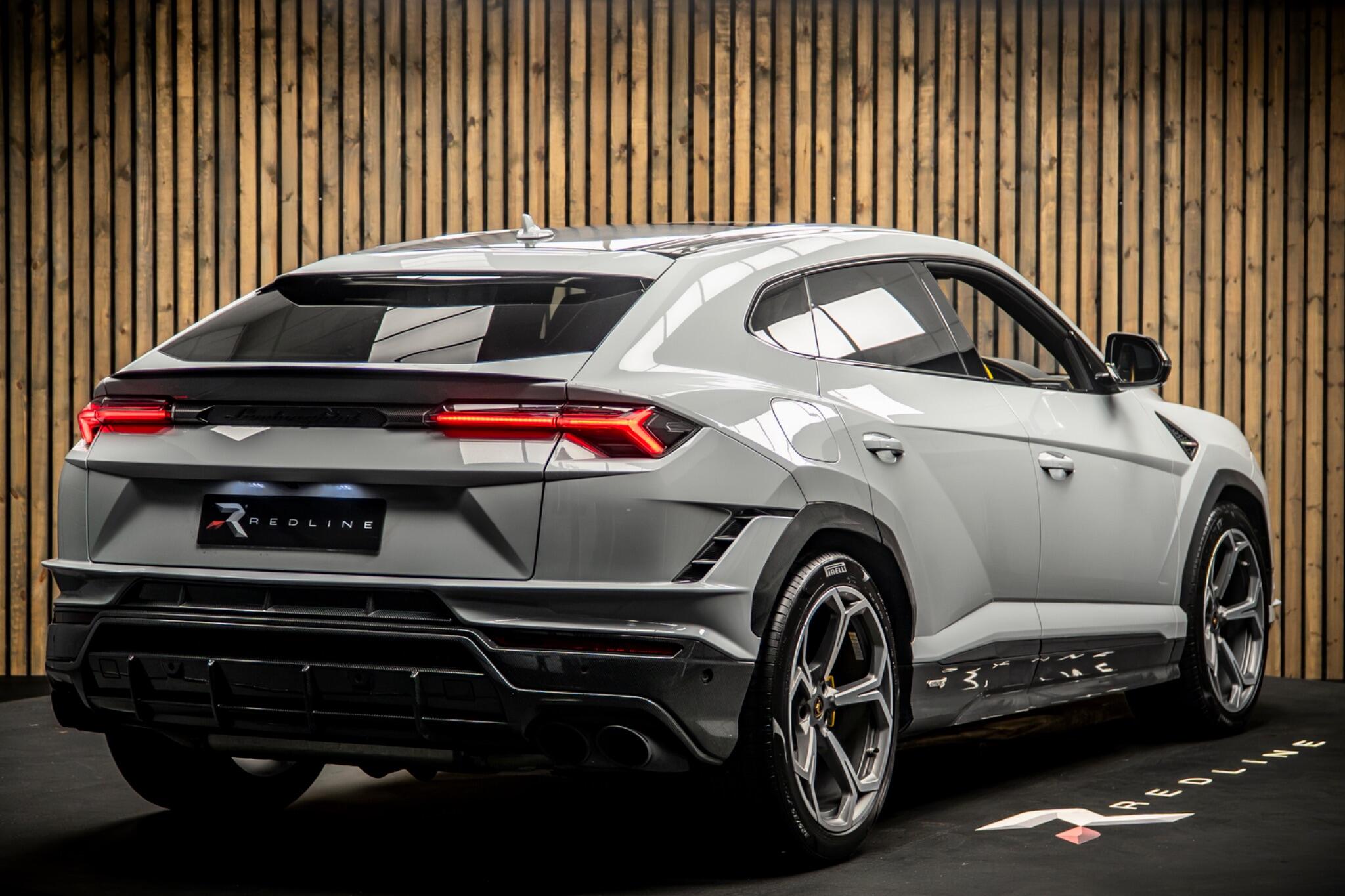 Lamborghini Urus view 4
