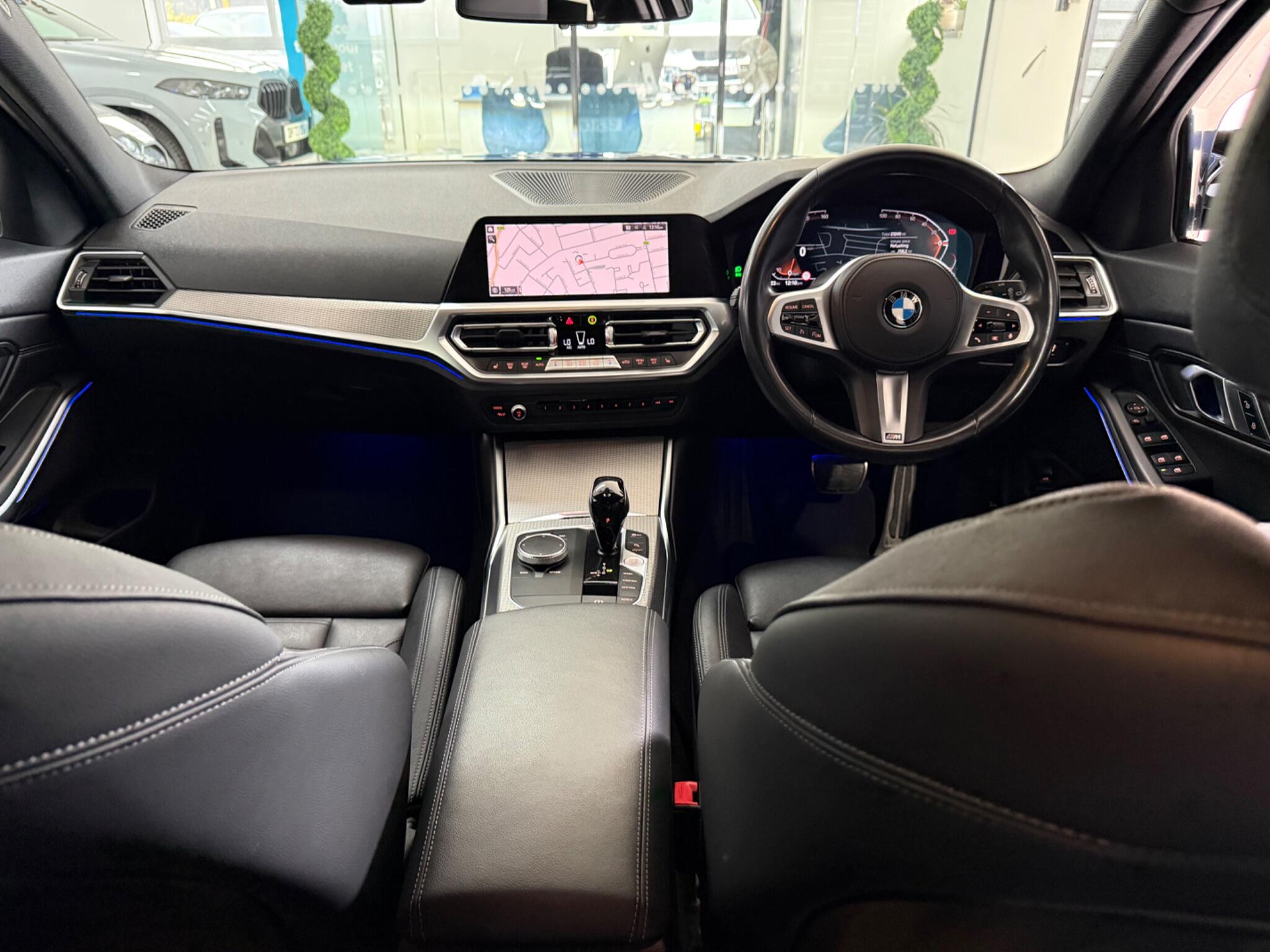 BMW 3 Series view 32