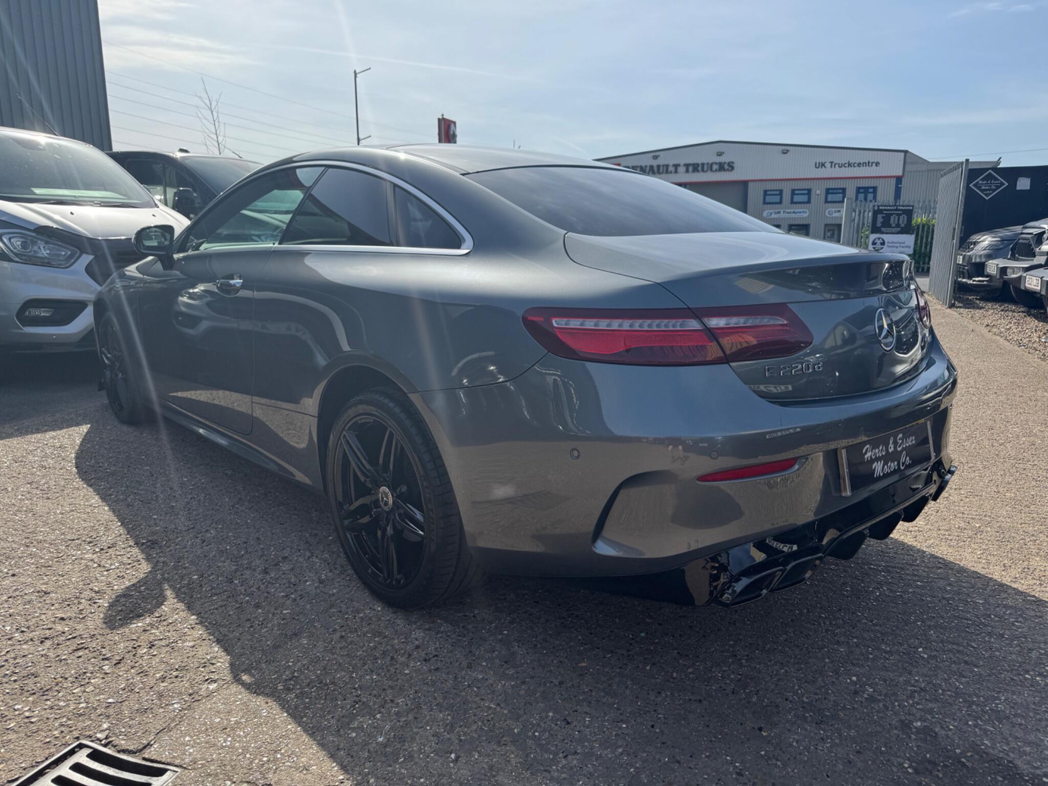 Mercedes-Benz E Class view 4