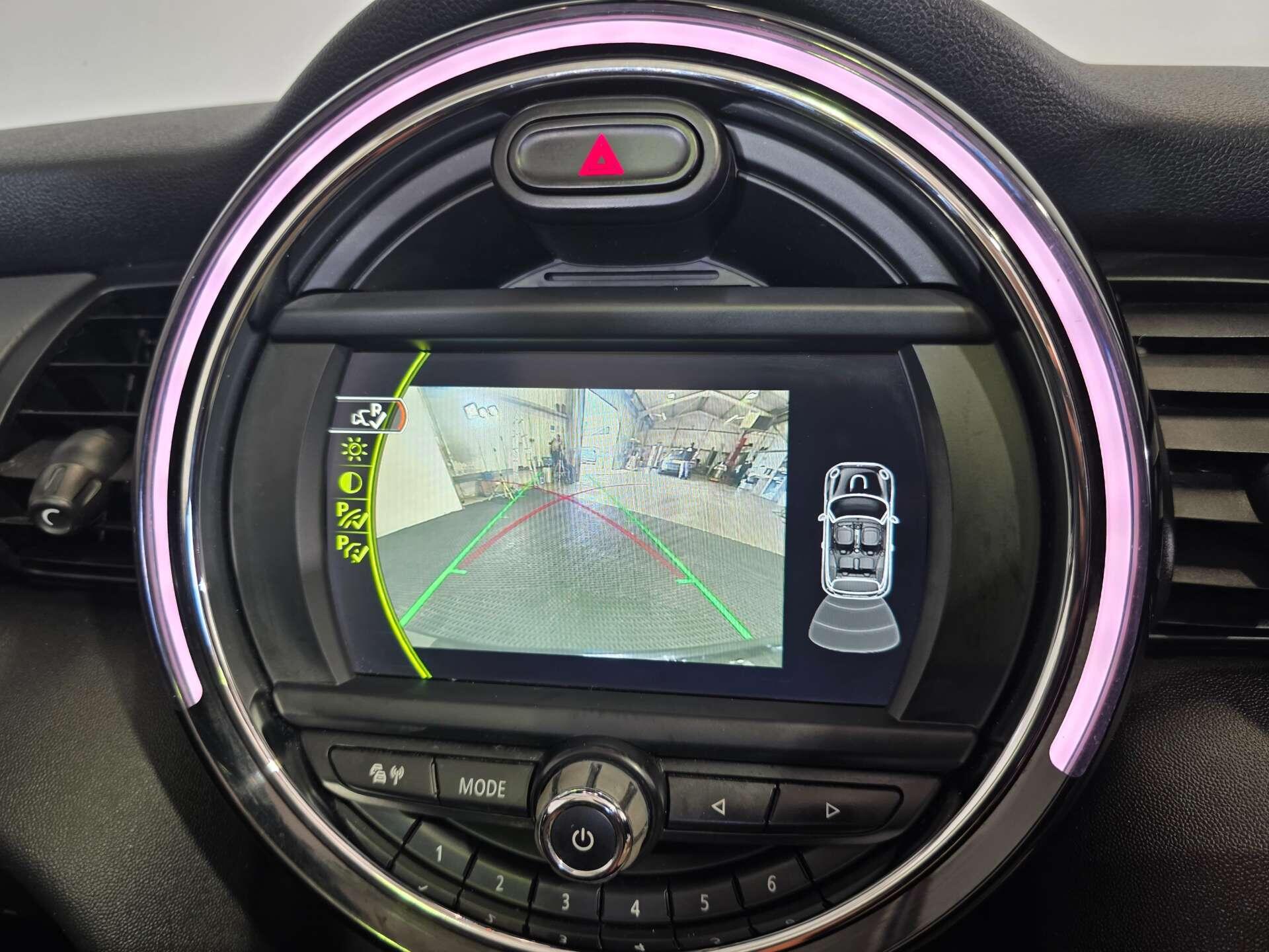 Mini Convertible view 27