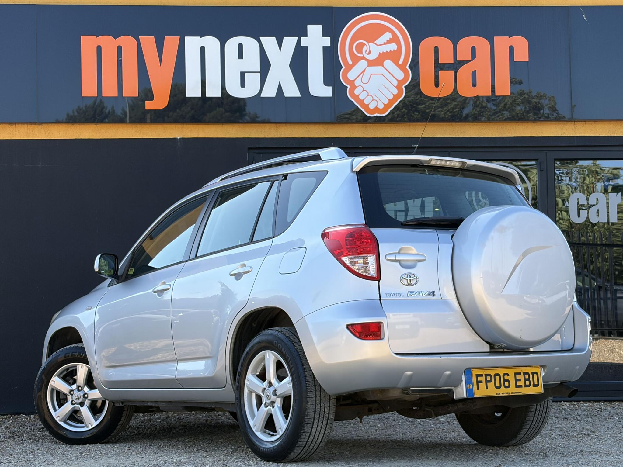 Toyota Rav4 view 6