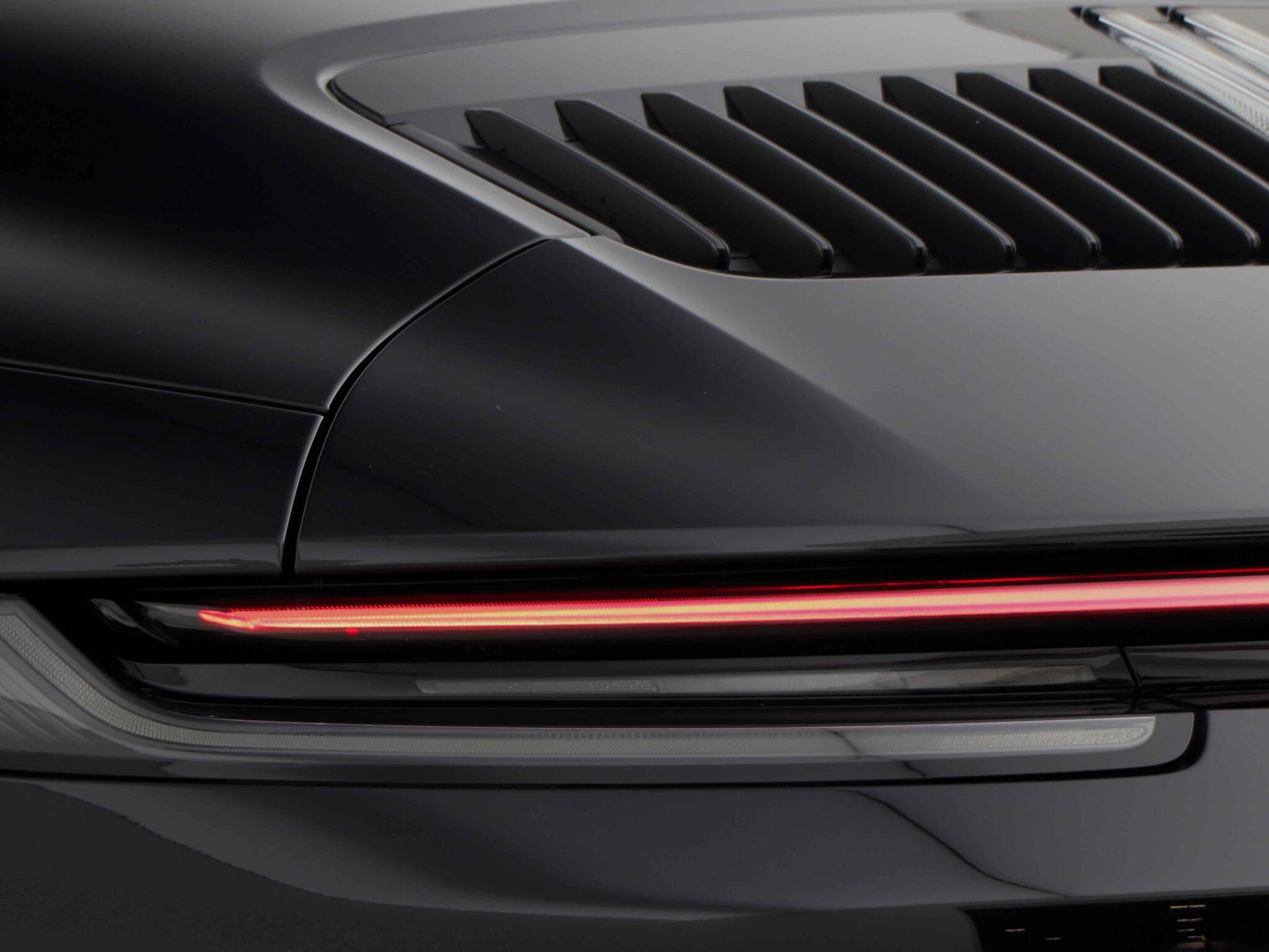 Porsche 911 view 22