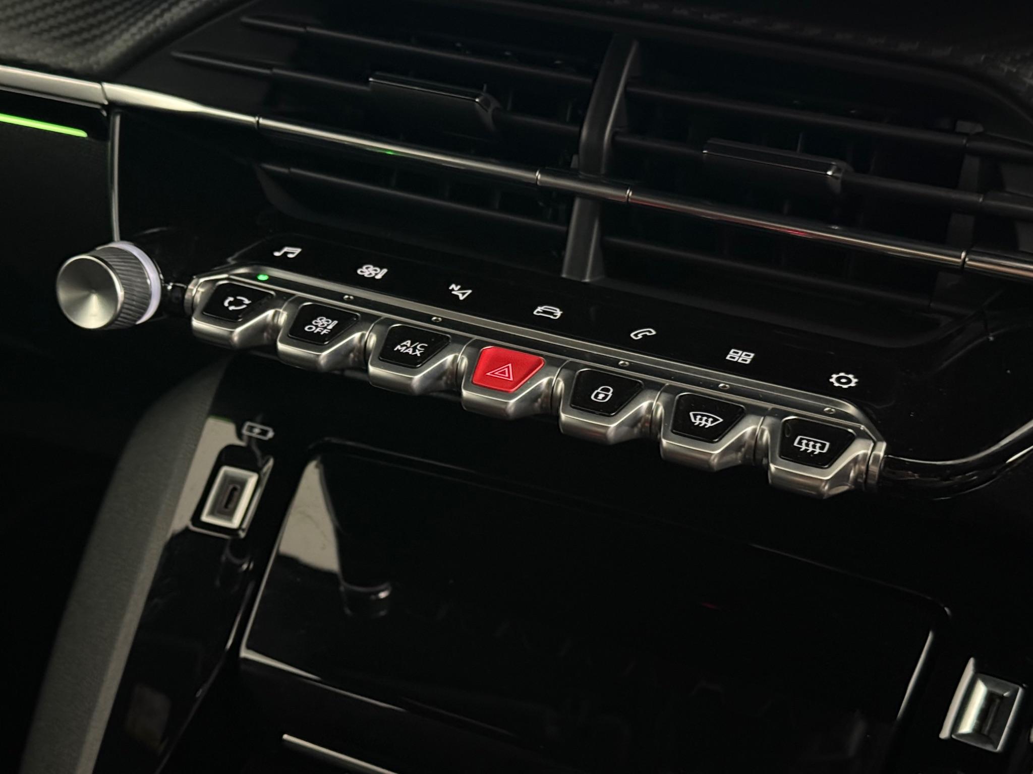 Peugeot 208 view 24