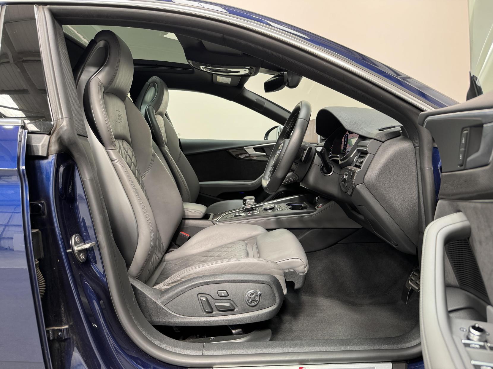 Audi S5 view 23
