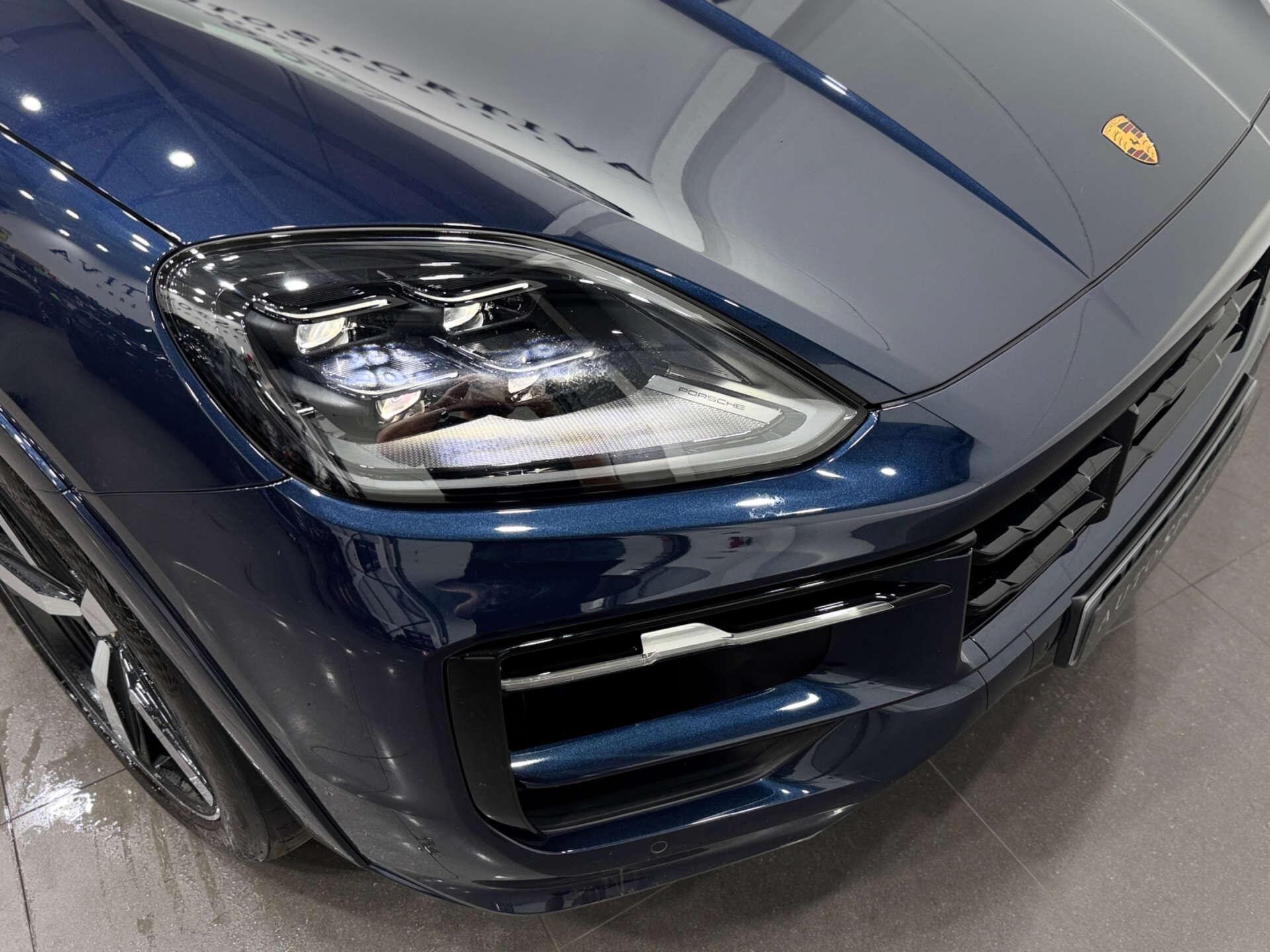 Porsche Cayenne view 32