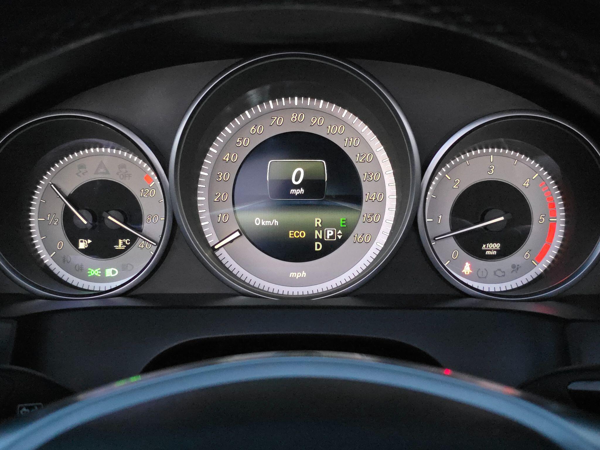 2014 Mercedes-Benz E Class image 37
