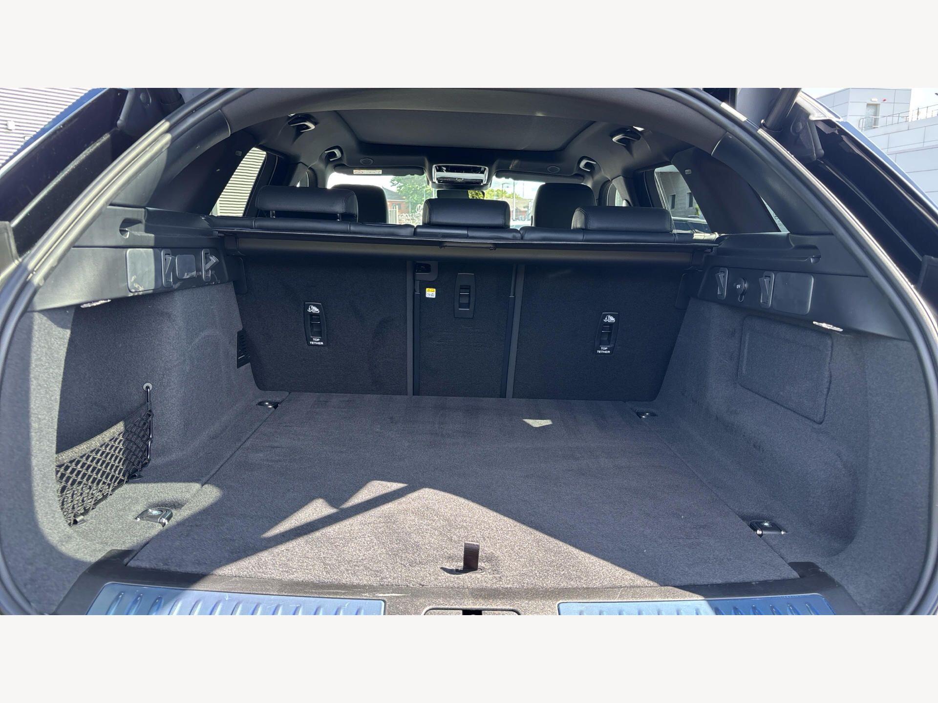 Land Rover Range Rover Velar view 12