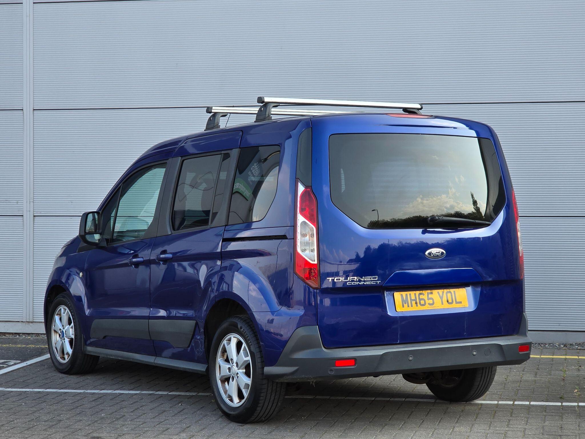 Ford Tourneo Connect view 5