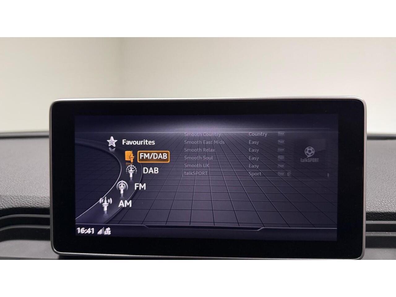 Audi SQ5 view 28