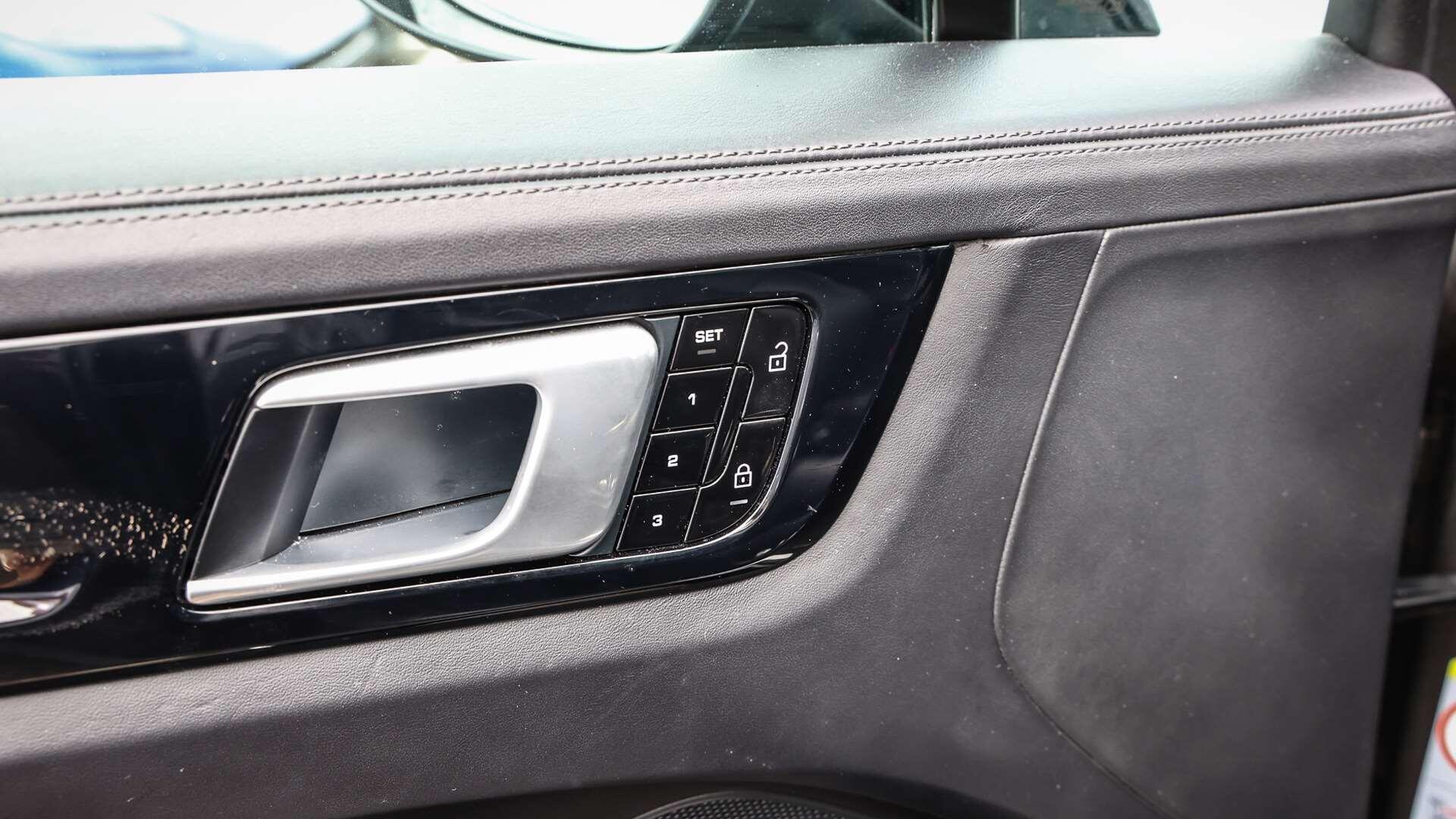 Porsche Cayenne view 25