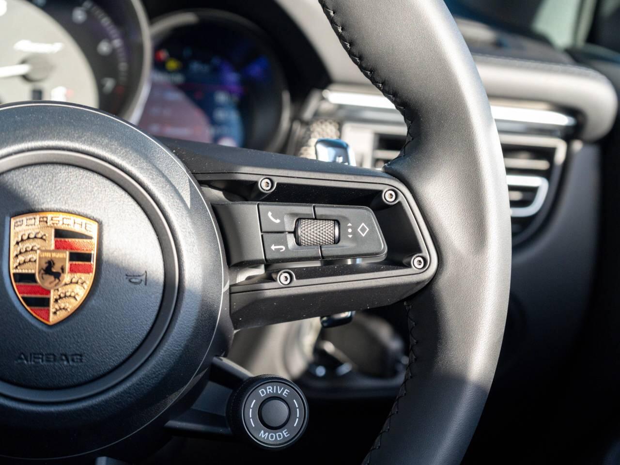 Porsche Macan view 28