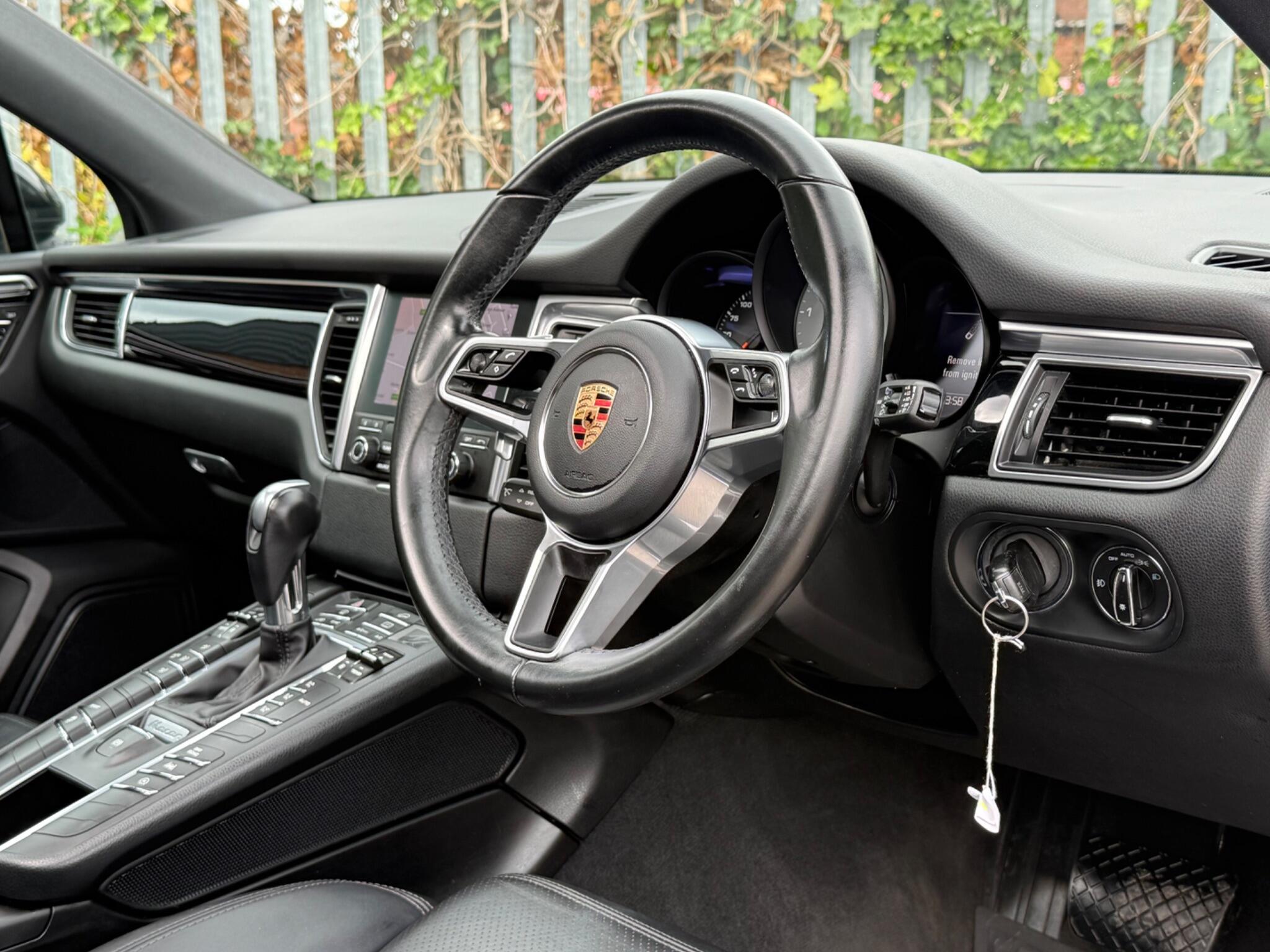 Porsche Macan view 10