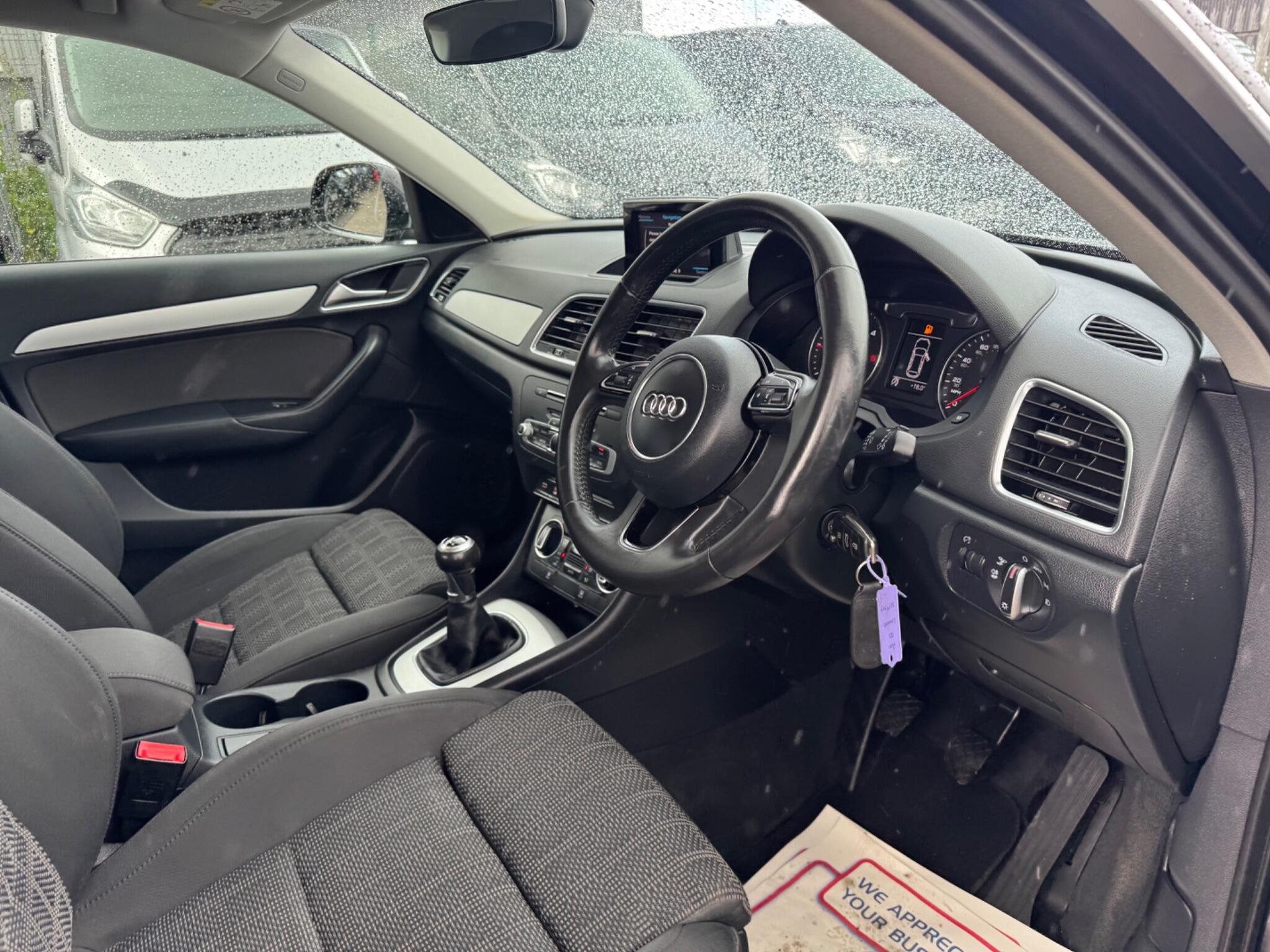 Audi Q3 view 19