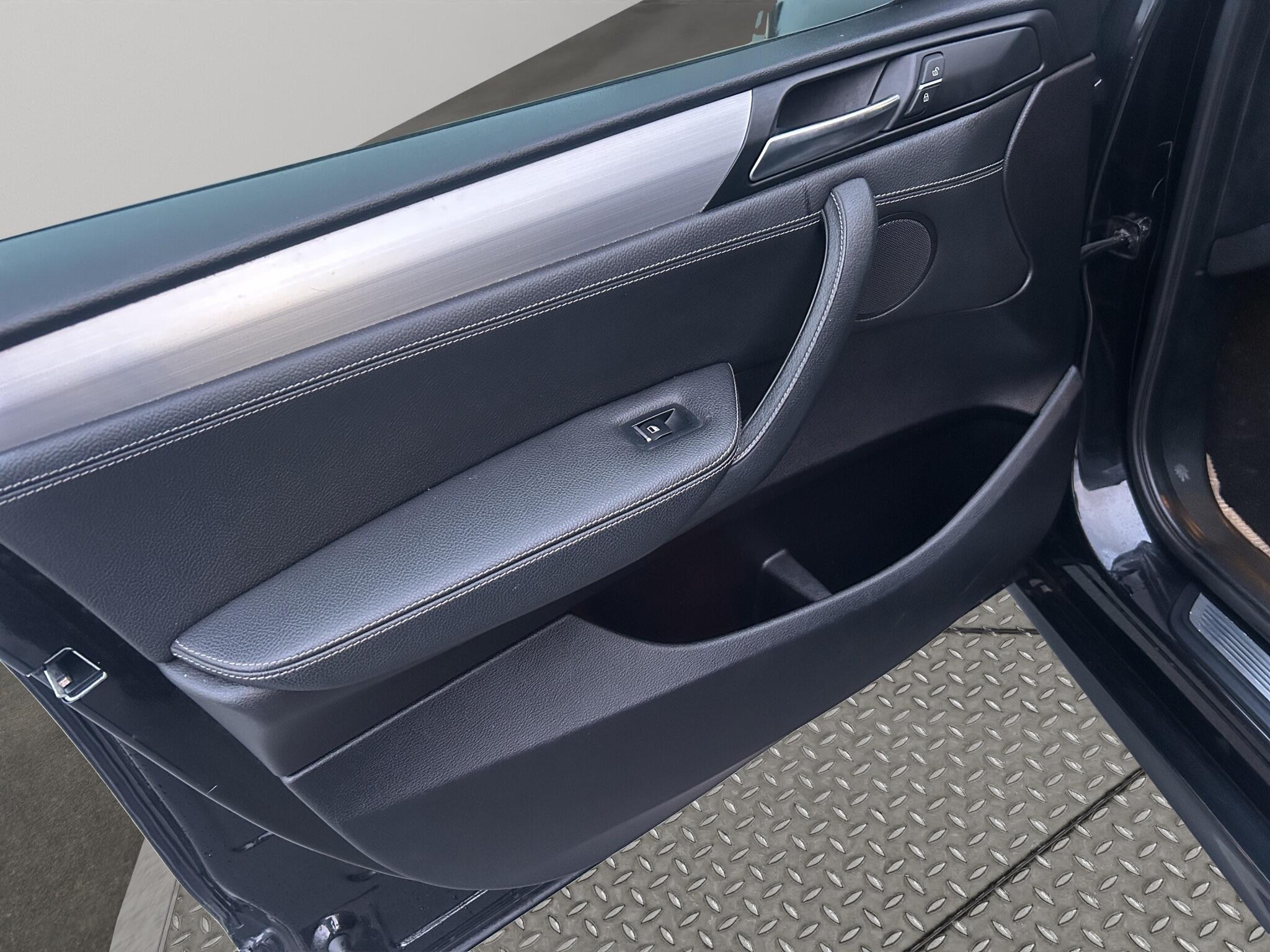 BMW X4 view 12